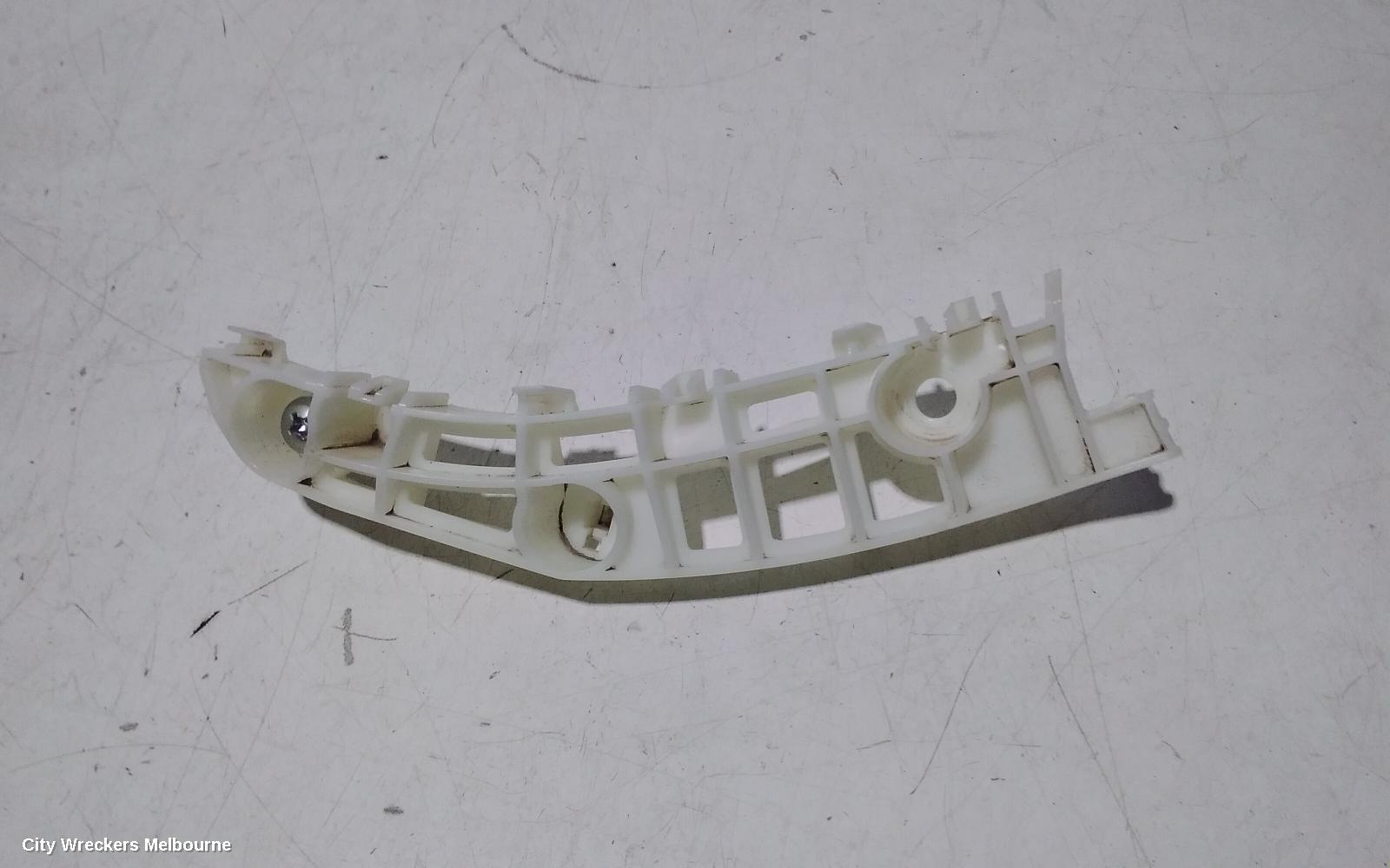 MITSUBISHI OUTLANDER, ZK, 04/2015 - 07/2021, RHF BAR RETAINER / BRACKET ~ VIN: JMFXTGF8WKZ000854: 106845
