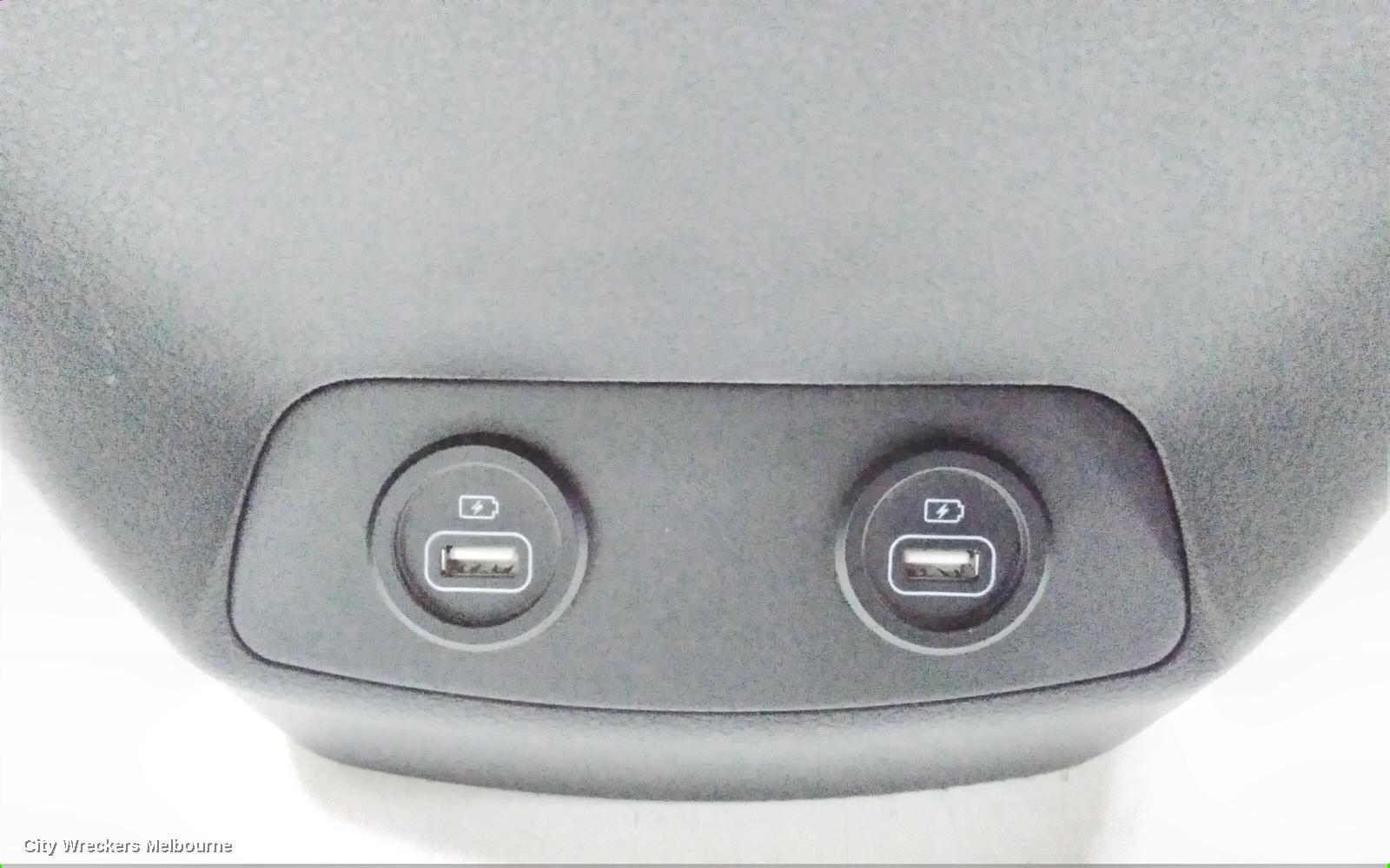 HYUNDAI SANTA FE CONSOLE, AUTO T/M, TM, LEATHER, BLACK, 03/2018 ONWARDS