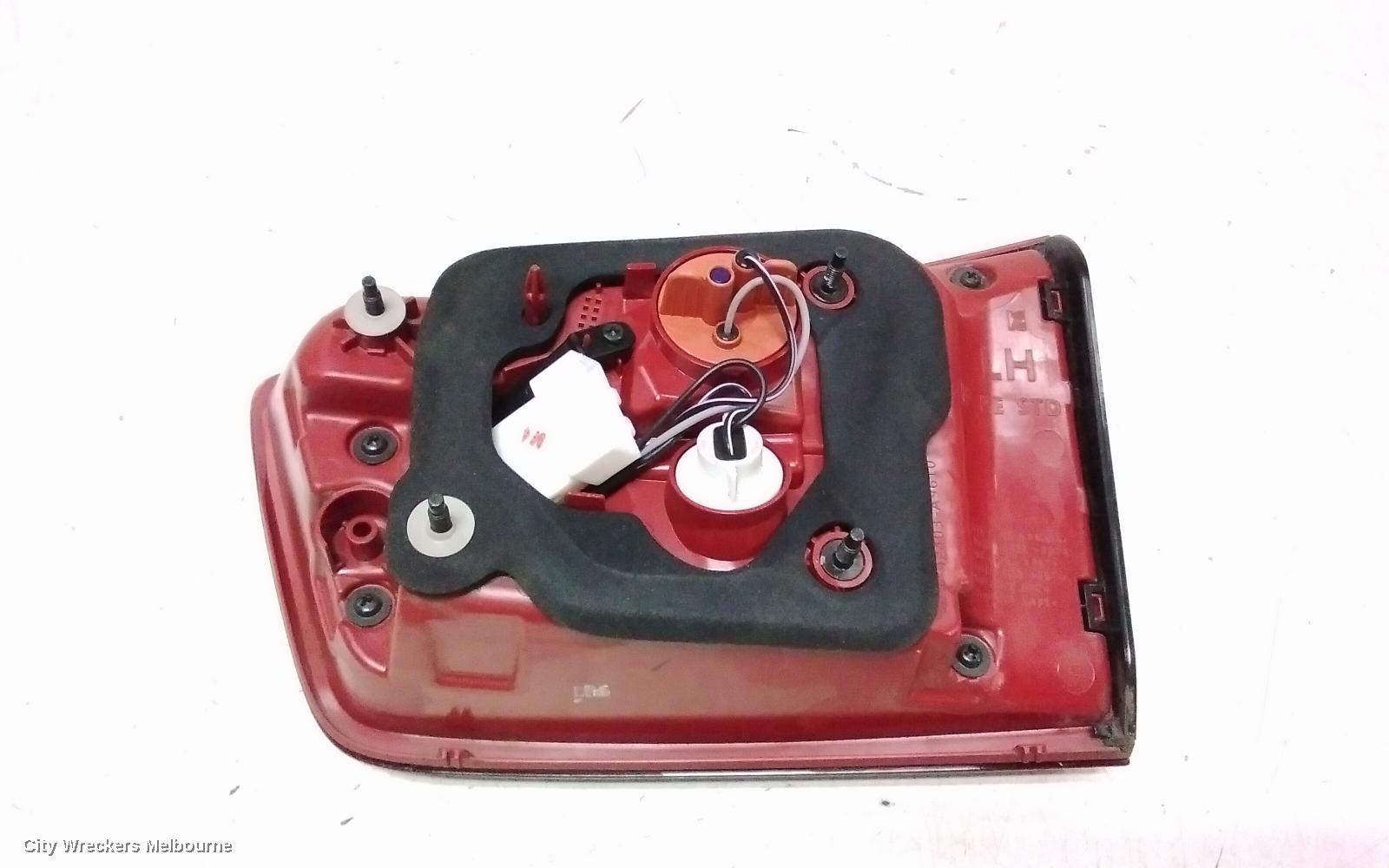 KIA CARNIVAL/GRAND CARNIVAL REAR GARNISH, TAILGATE LAMP (LH SIDE), NON LED TYPE, YP, 03/2018 - 10/2020