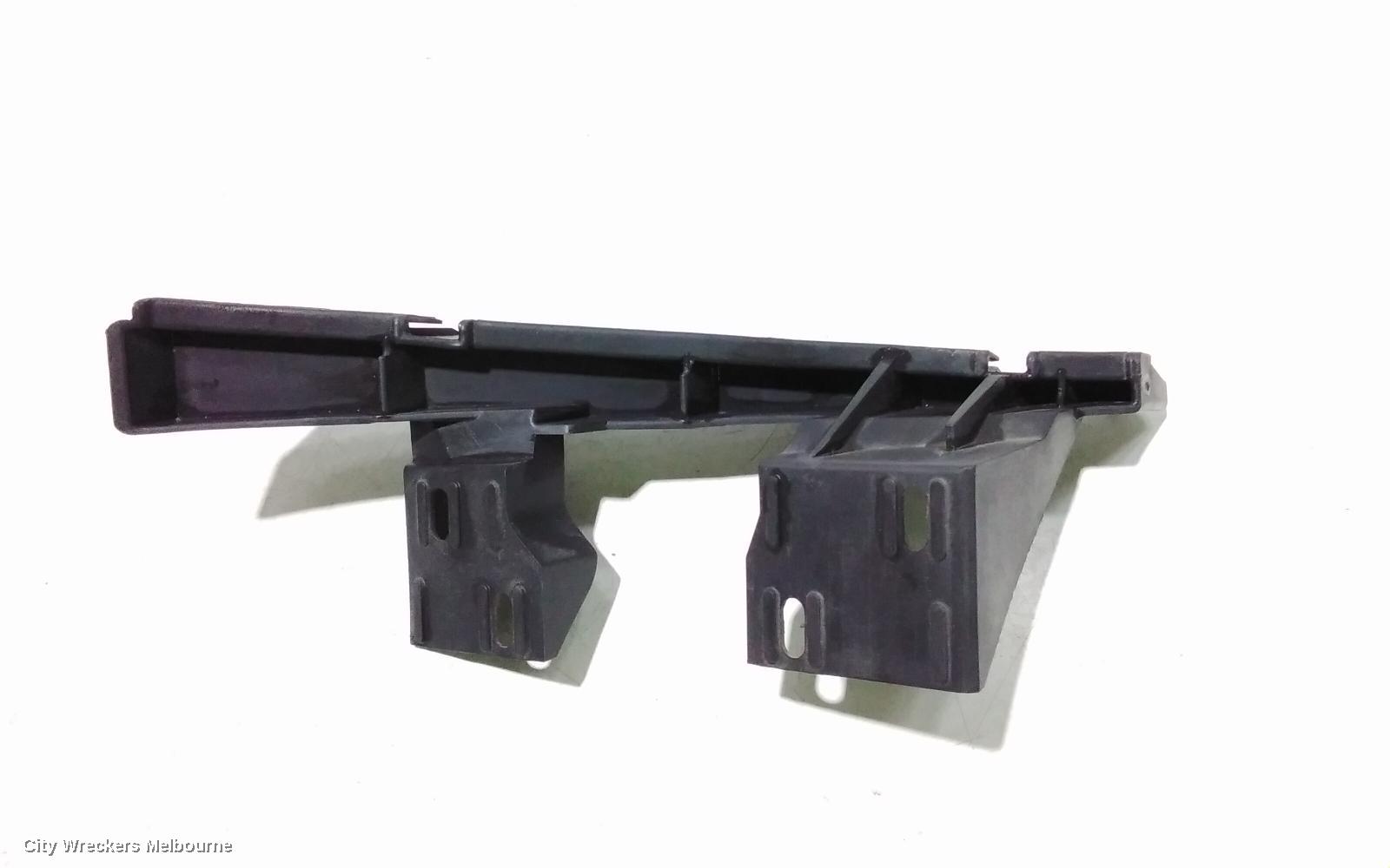 AUDI Q7, 4L, 09/2006 - 08/2015, LHF BAR BRAKET: 106971