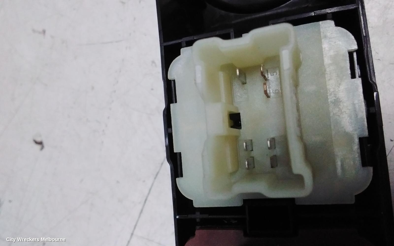 RENAULT CLIO PWR DR WIND SWITCH, RH FRONT (MASTER SWITCH), 4DR, BARE SWITCH ONLY, X98, 09/2013 - 10/2019