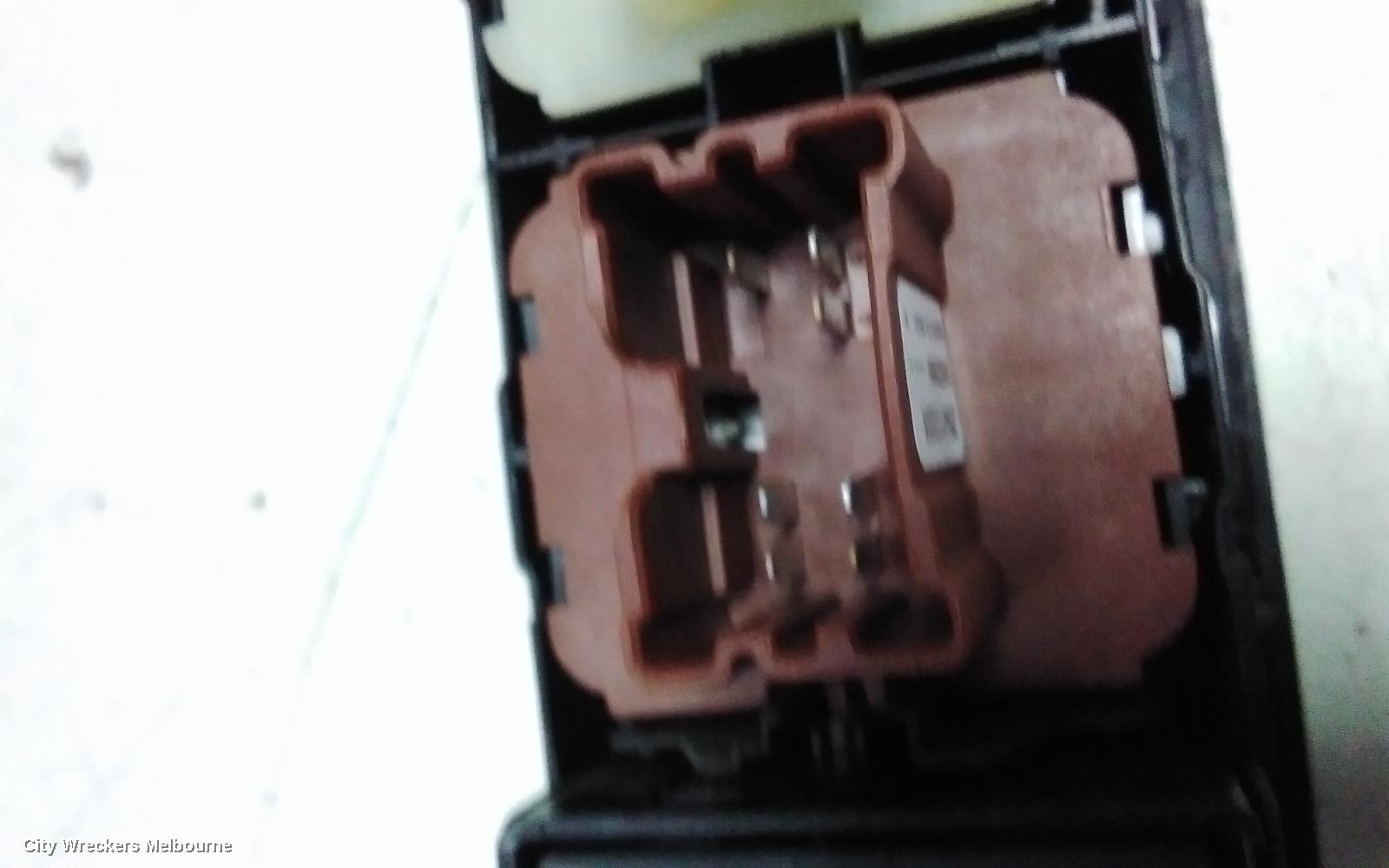 RENAULT CLIO PWR DR WIND SWITCH, RH FRONT (MASTER SWITCH), 4DR, BARE SWITCH ONLY, X98, 09/2013 - 10/2019