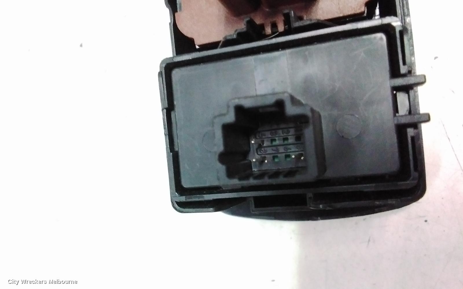 RENAULT CLIO PWR DR WIND SWITCH, RH FRONT (MASTER SWITCH), 4DR, BARE SWITCH ONLY, X98, 09/2013 - 10/2019