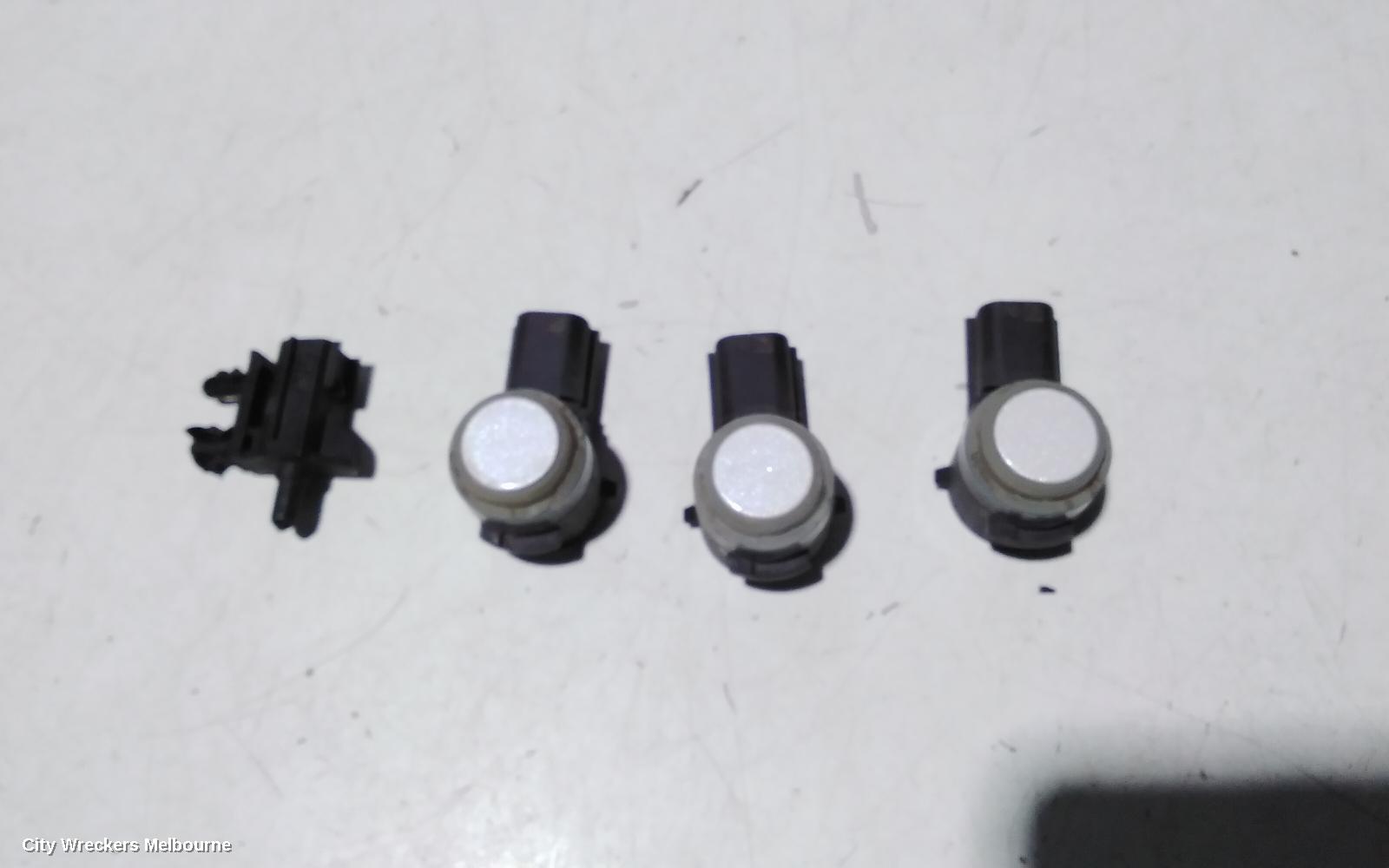 FORD ENDURA, CA, 09/2018 - 06/2020, FRONT X3 PARKING SENSORS: 107008