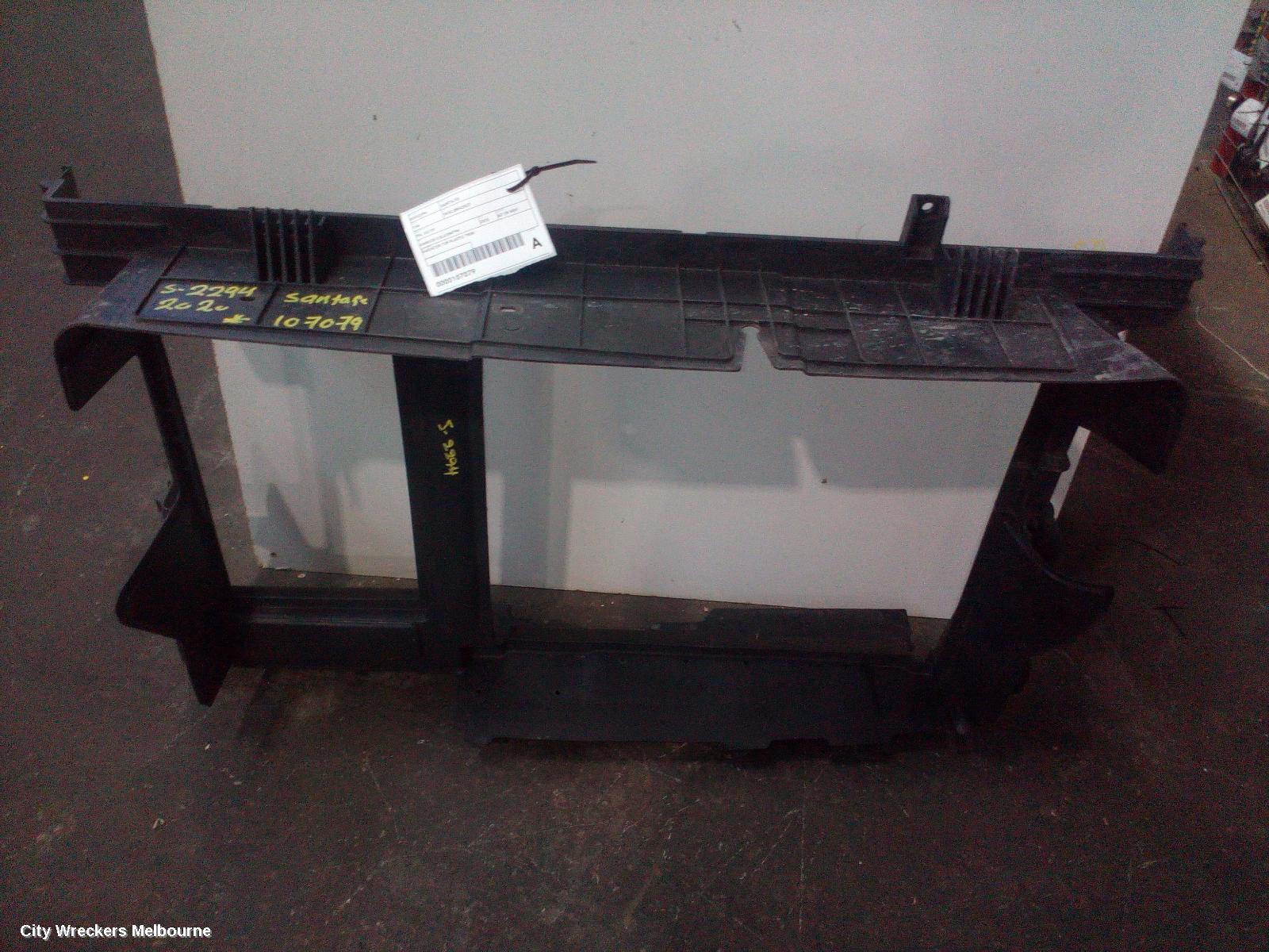 HYUNDAI SANTA FE, TM, 03/2018 - 10/2023, RADIATOR TOP PLASTIC TRIM: 107079