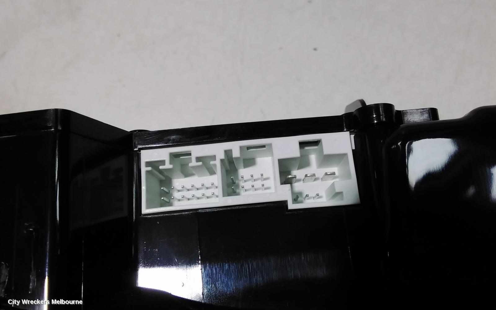 MERCEDES CLA CLASS COURTESY LIGHT, FRONT, W/ SUNROOF SWITCH TYPE, C117, 10/2013 - 02/2019
