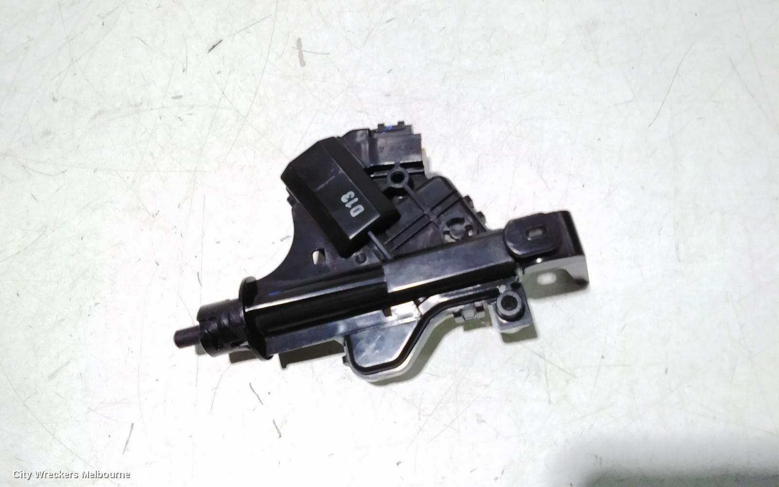 TOYOTA KLUGER FUEL DOOR / FILLER, XU50 SERIES, 03/2014 - 02/2021