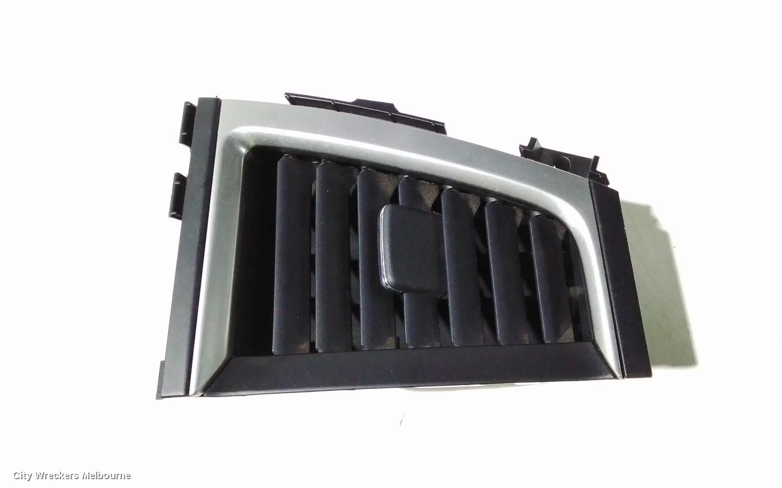 TOYOTA KLUGER, XU50 SERIES, 03/2014 - 02/2021, LEFT CENTER AIRVENT : 107330