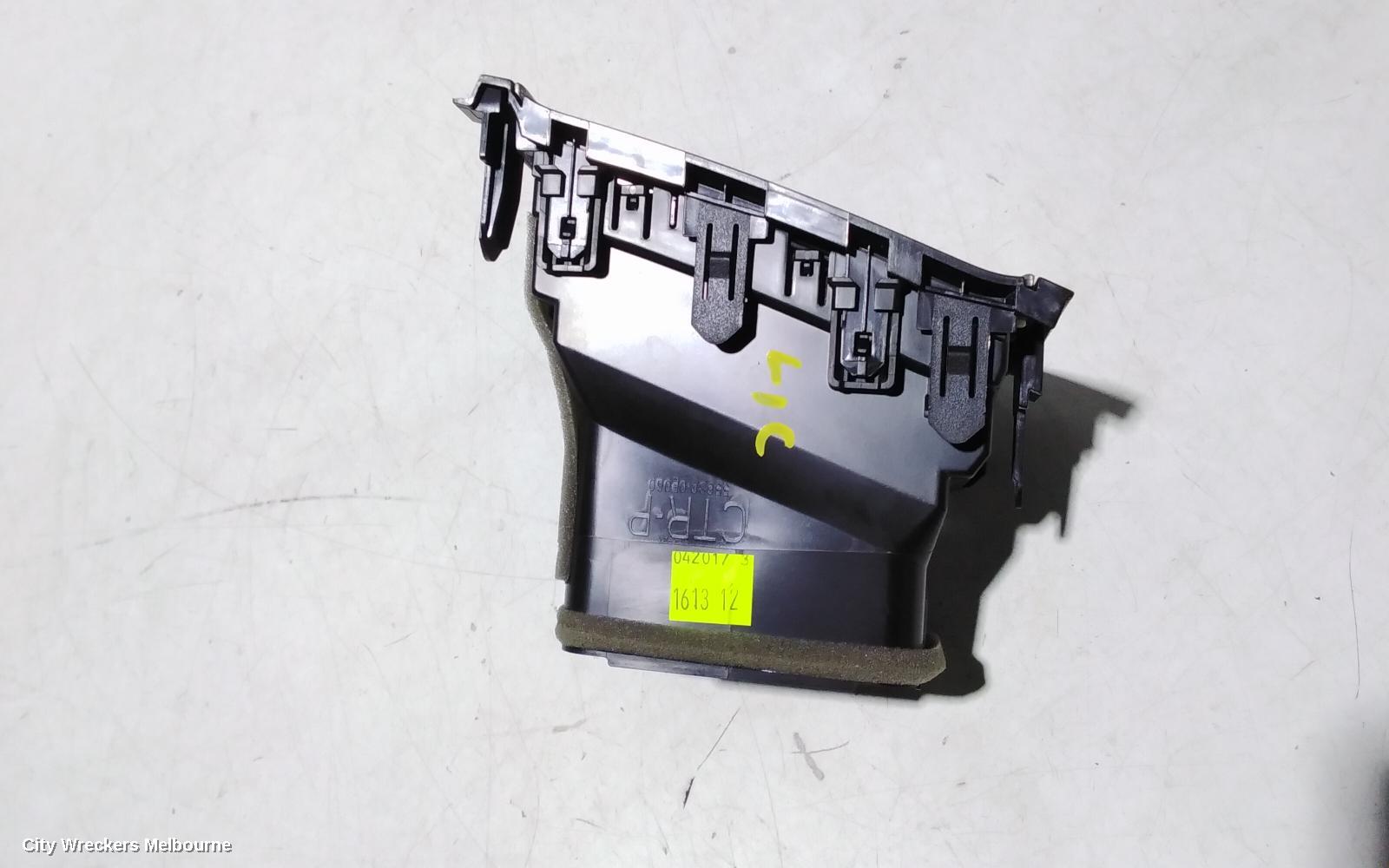 TOYOTA KLUGER, XU50 SERIES, 03/2014 - 02/2021, LEFT CENTER AIRVENT : 107330