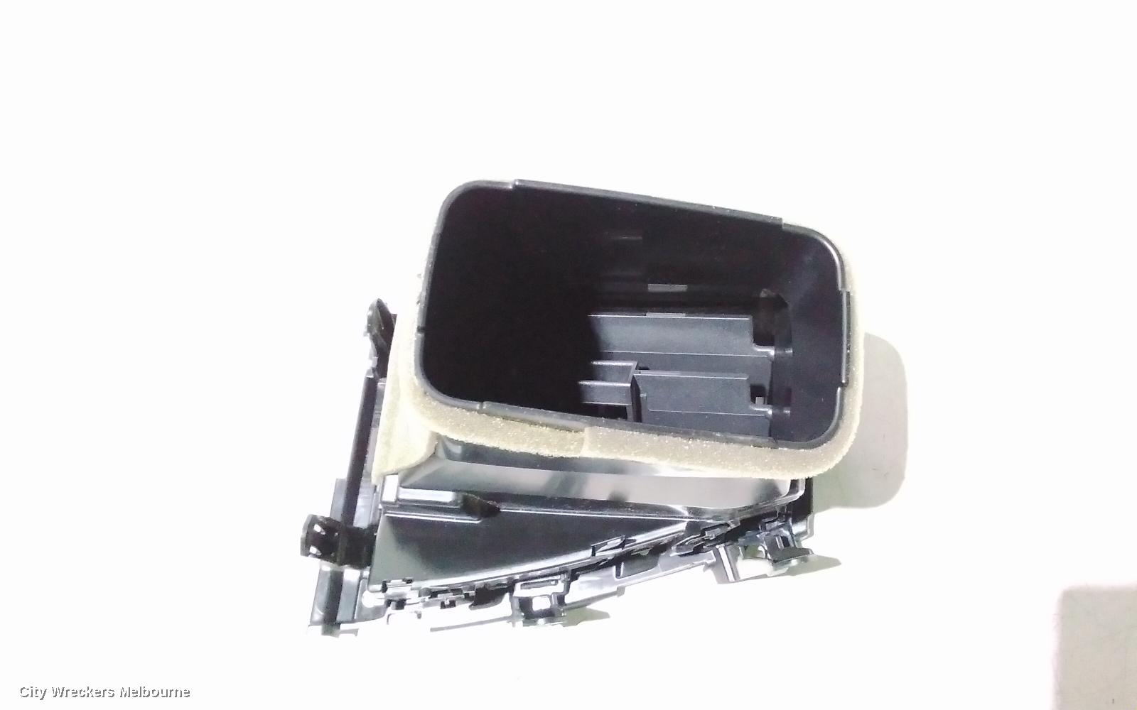 TOYOTA KLUGER, XU50 SERIES, 03/2014 - 02/2021, LEFT CENTER AIRVENT : 107330