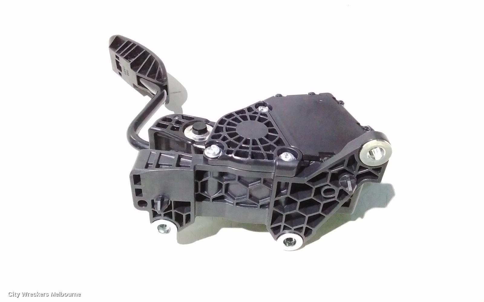 TOYOTA HIACE PEDAL ASSEMBLY, 300 SERIES, ACCELERATOR PEDAL, 02/2019 ONWARDS