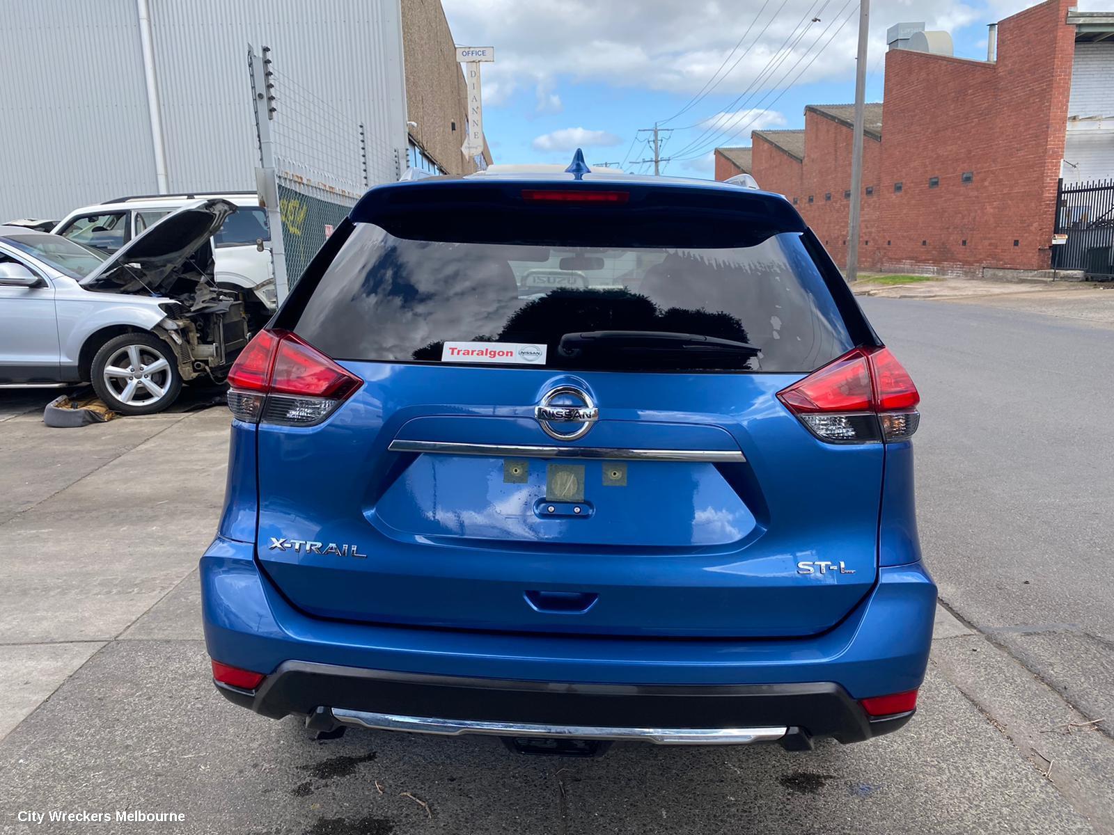 NISSAN XTRAIL RIGHT FRONT DOOR WINDOW