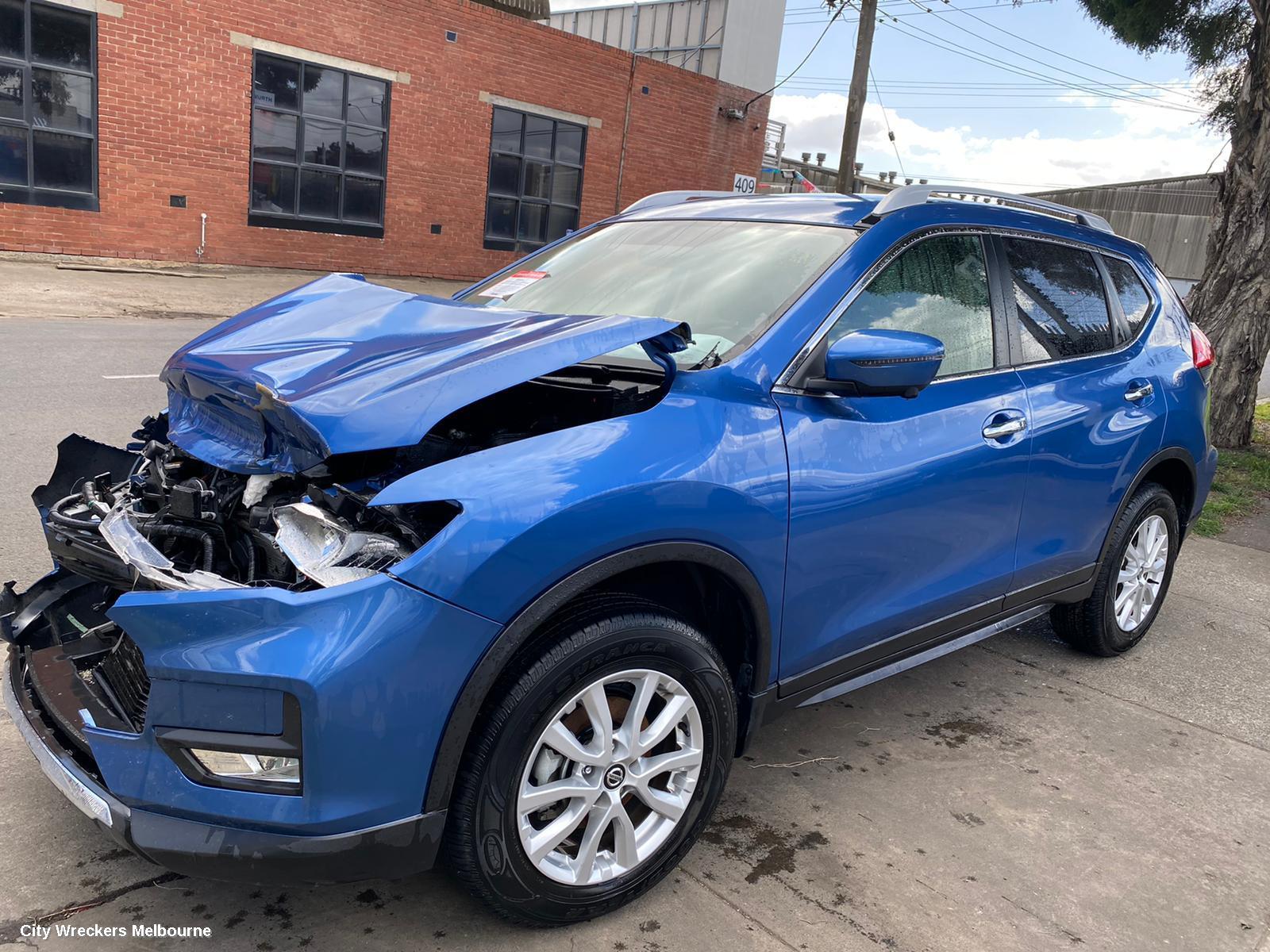 NISSAN XTRAIL RIGHT FRONT DOOR WINDOW