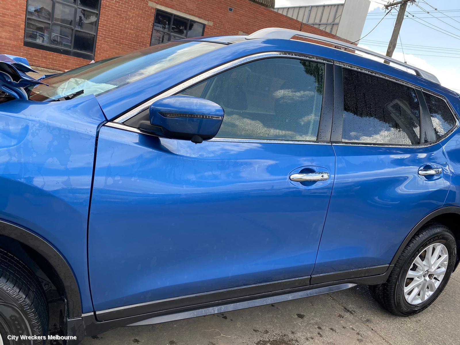 NISSAN XTRAIL RIGHT FRONT DOOR WINDOW