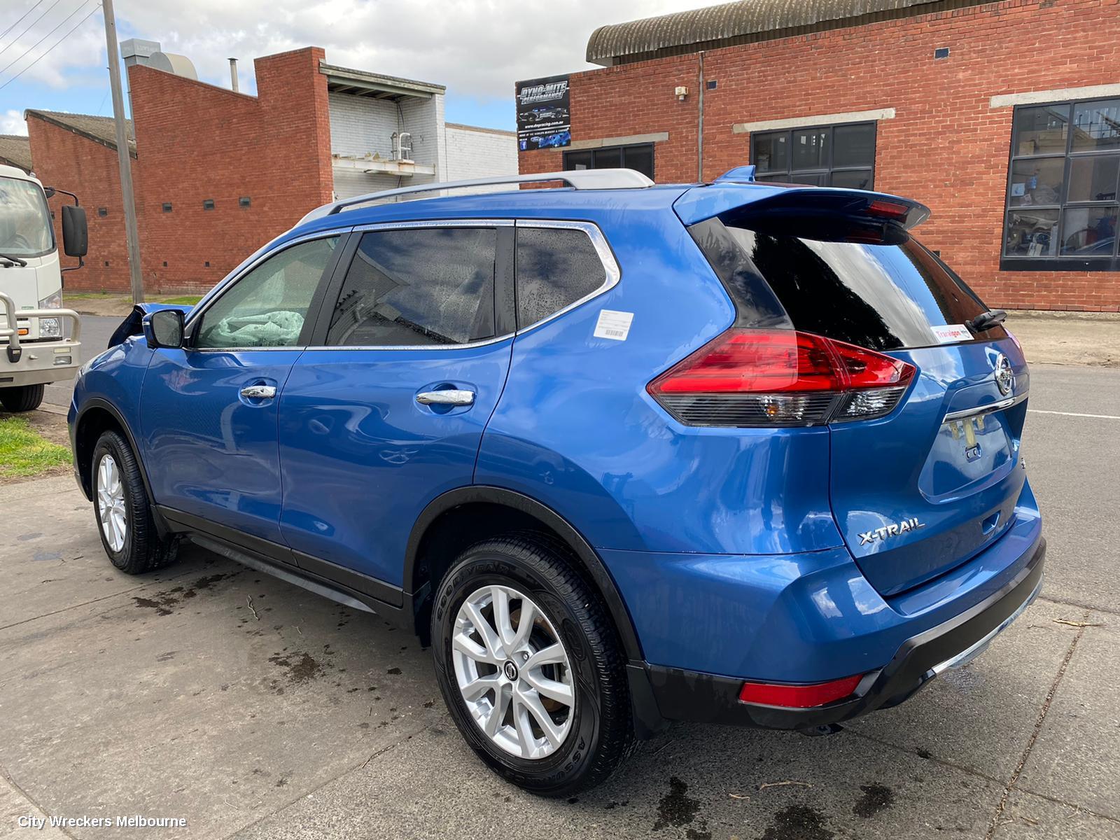 NISSAN XTRAIL RIGHT FRONT DOOR WINDOW