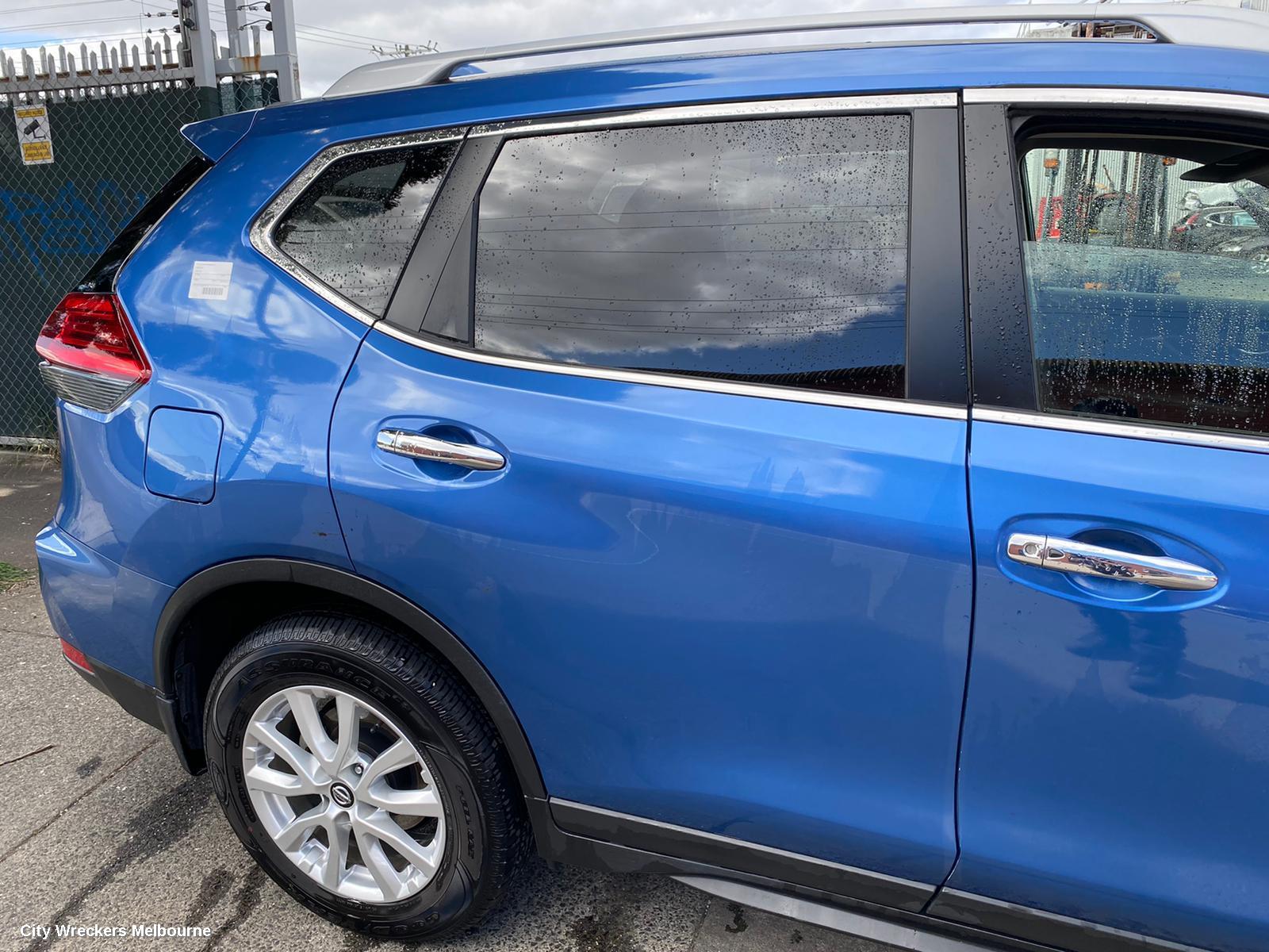 NISSAN XTRAIL RIGHT FRONT DOOR WINDOW