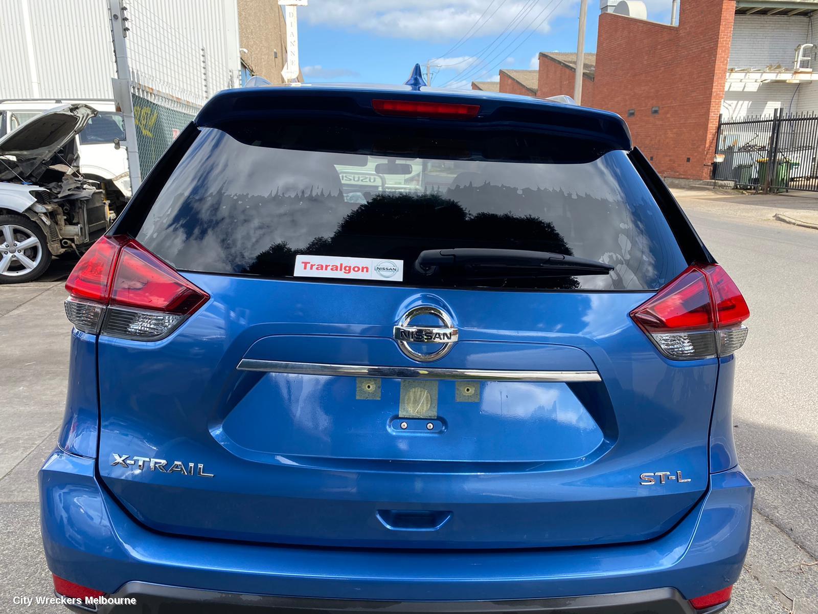 NISSAN XTRAIL RIGHT FRONT DOOR WINDOW