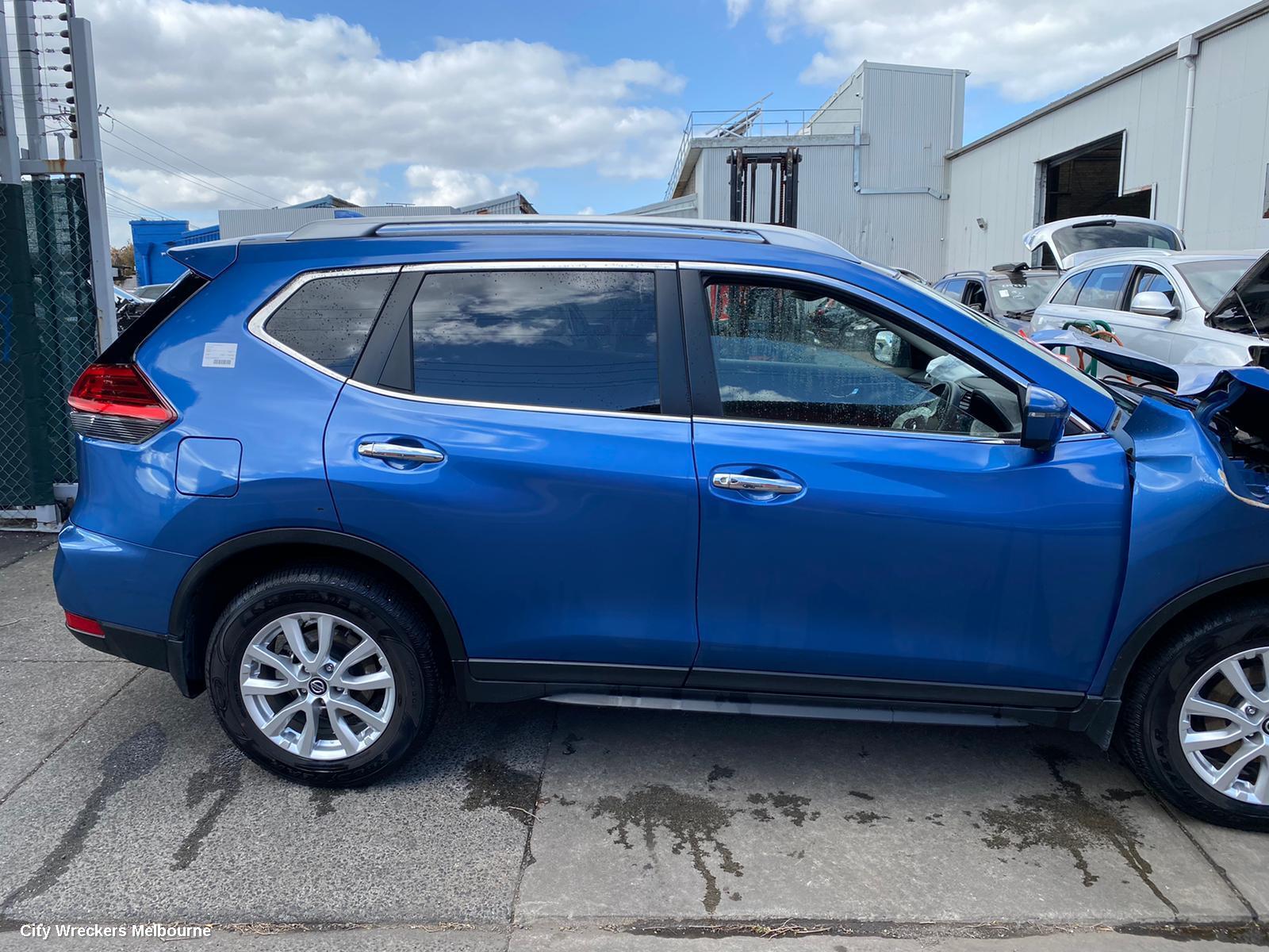 NISSAN XTRAIL RIGHT FRONT DOOR WINDOW