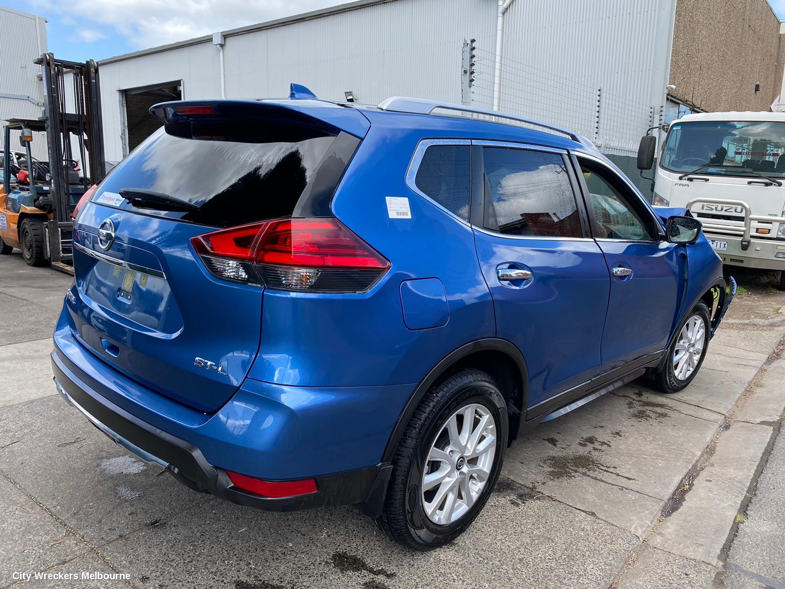 NISSAN XTRAIL RIGHT FRONT DOOR WINDOW