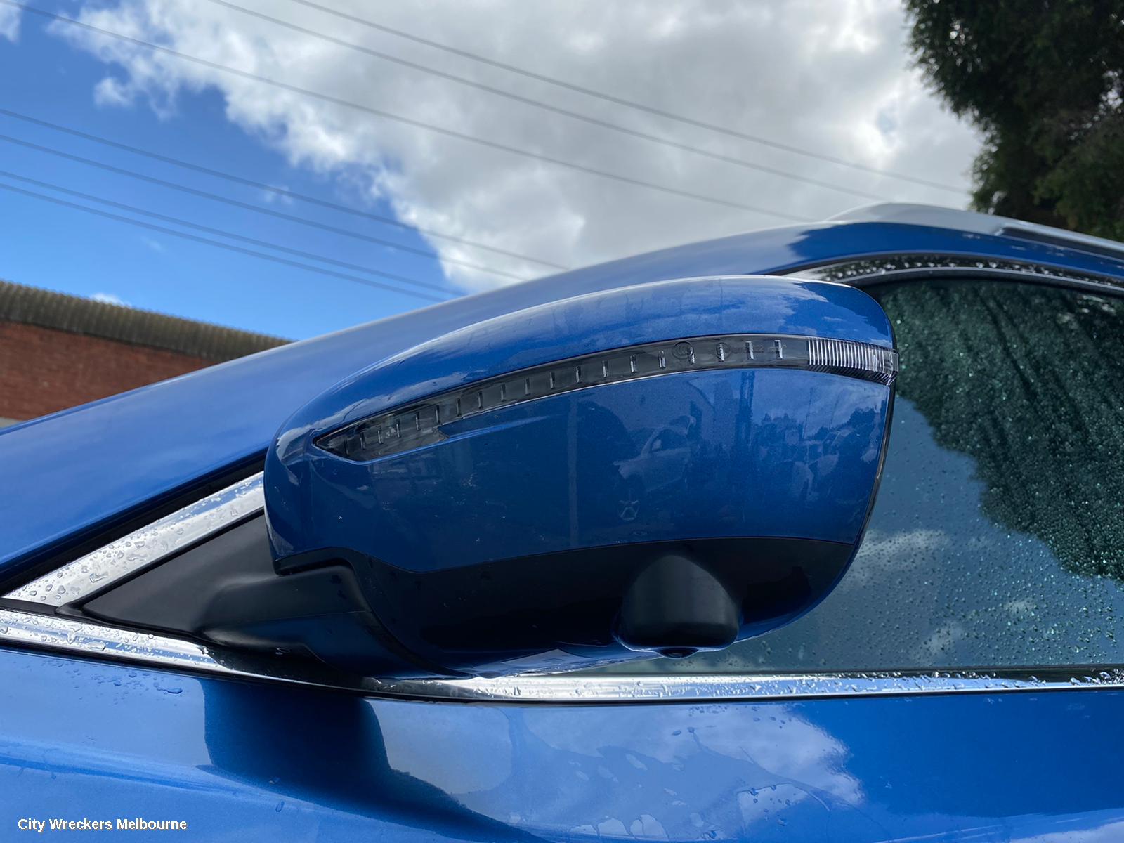 NISSAN XTRAIL RIGHT FRONT DOOR WINDOW