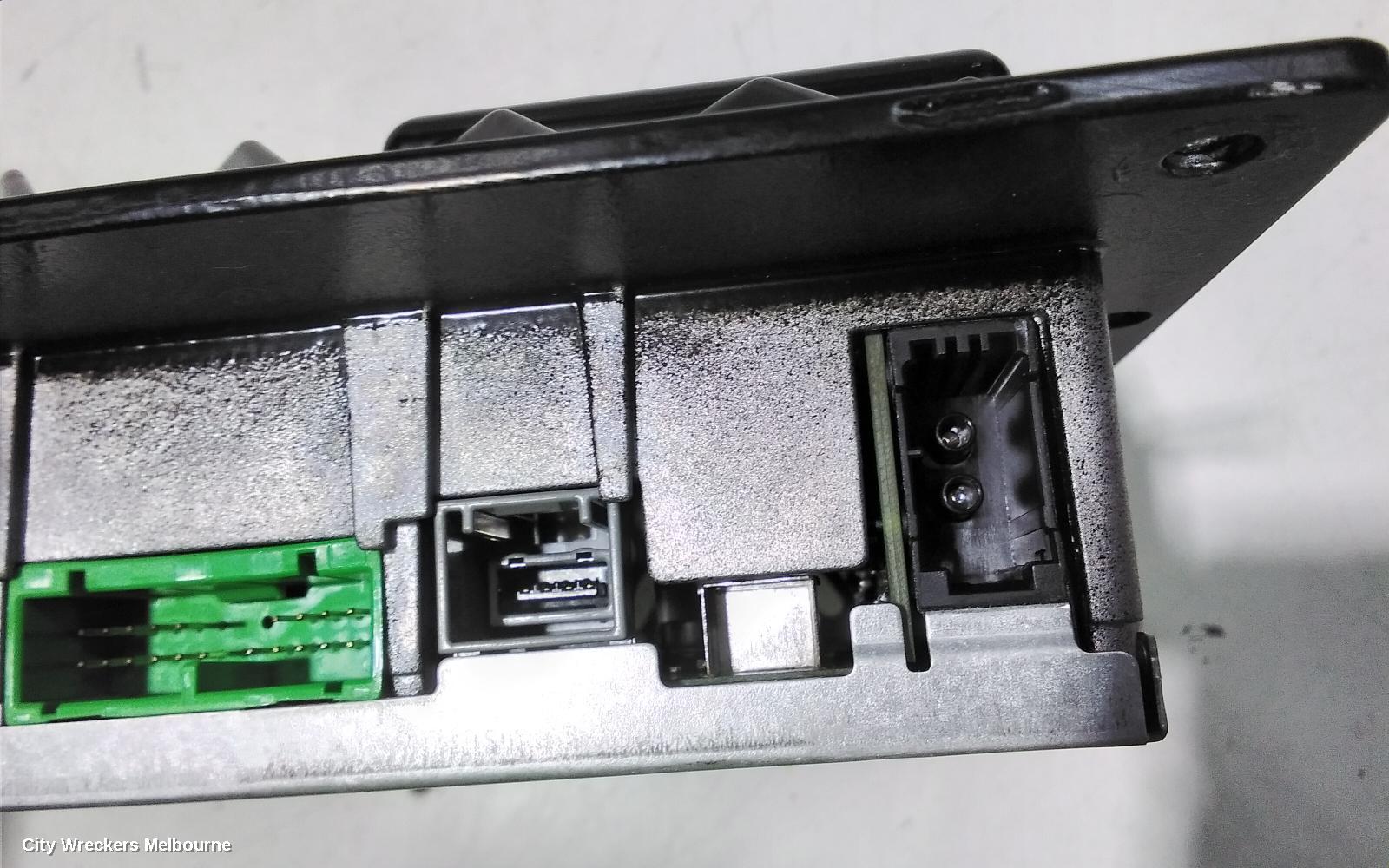 LAND ROVER DISCOVERY RADIO/CD/DVD/SAT/TV, AMPLIFIER, 4, 10/2009 - 12/2016