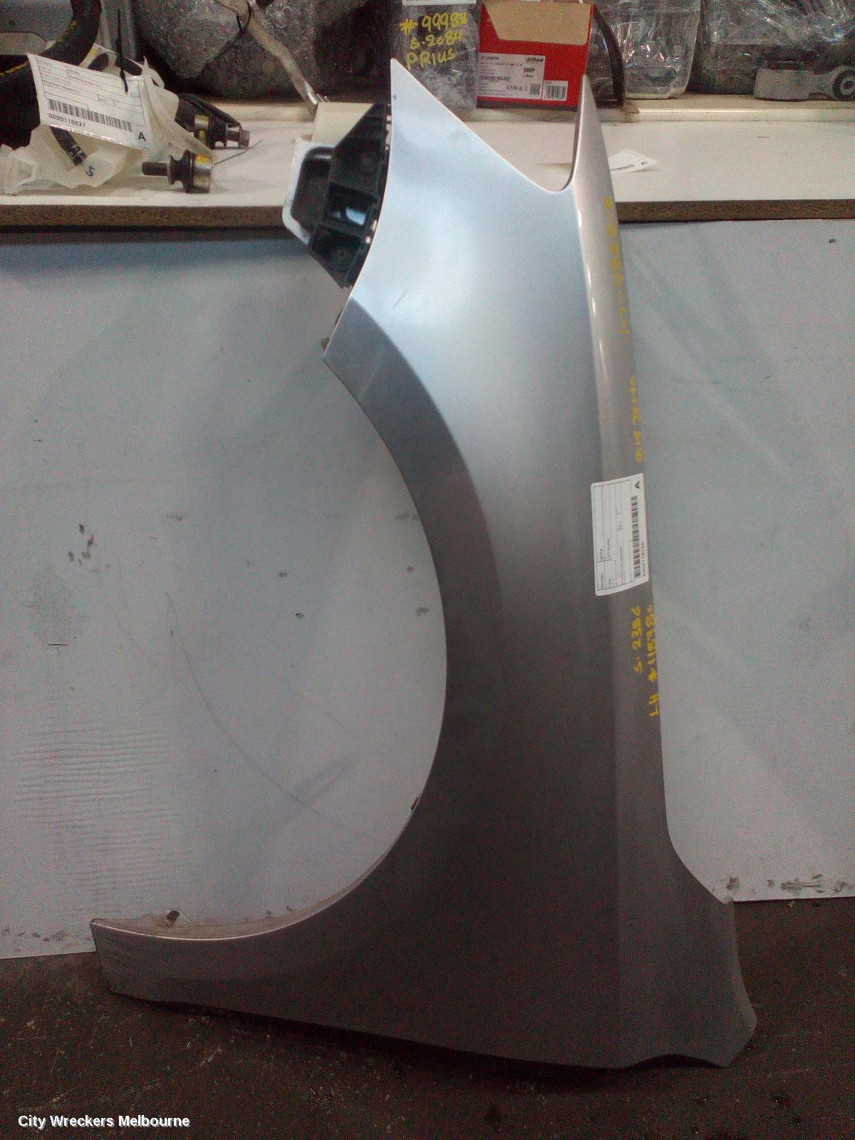 VOLKSWAGEN JETTA LEFT GUARD, 1B, 02/2011 - 12/2017