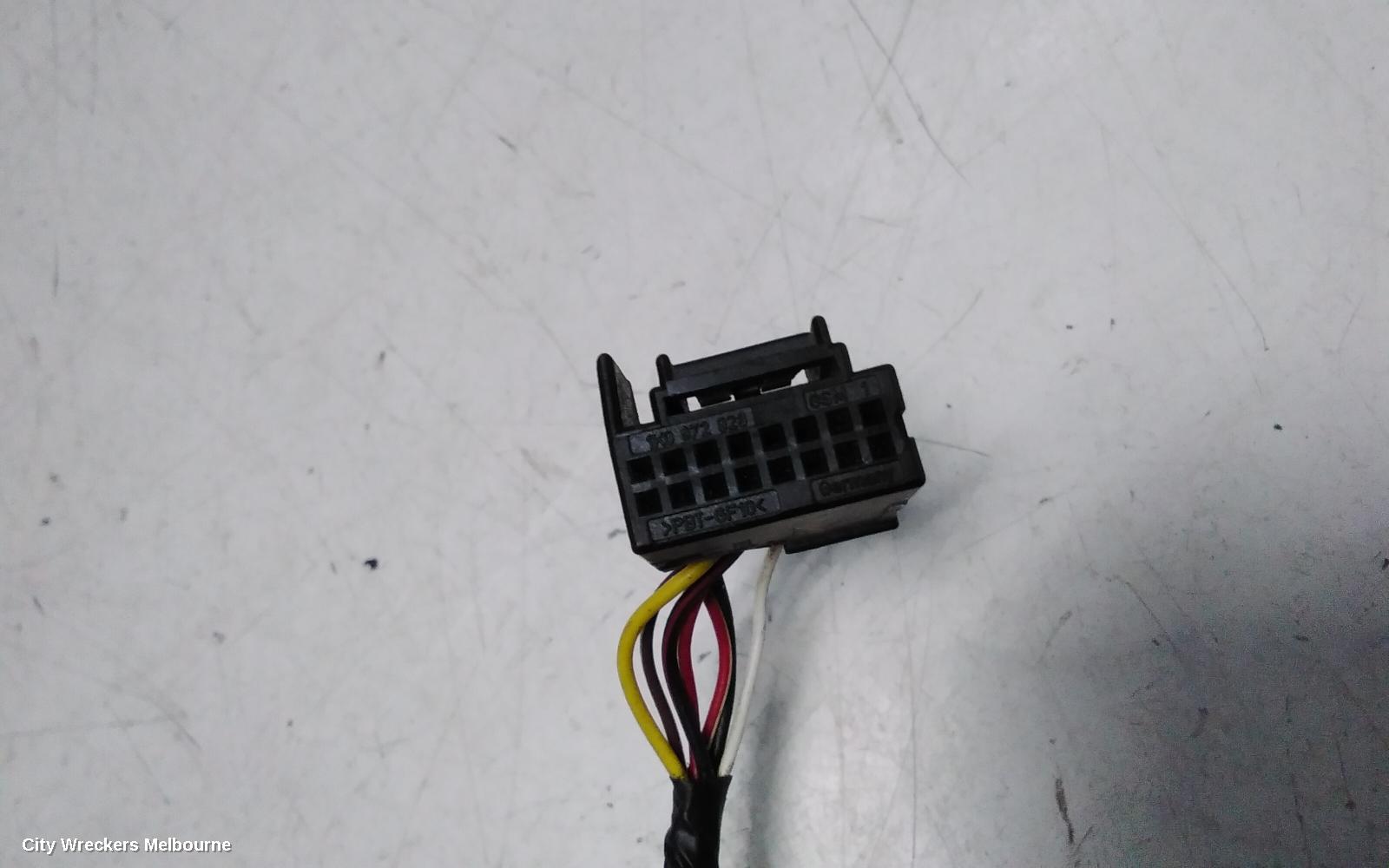 AUDI Q5 RIGHT DOOR MIRROR, 8R, MANUAL FOLD, NON LANE CHANGE ASSIST TYPE (6XC/7Y0 1PLUG, 7 WIRE), 03/2009 - 11/2014