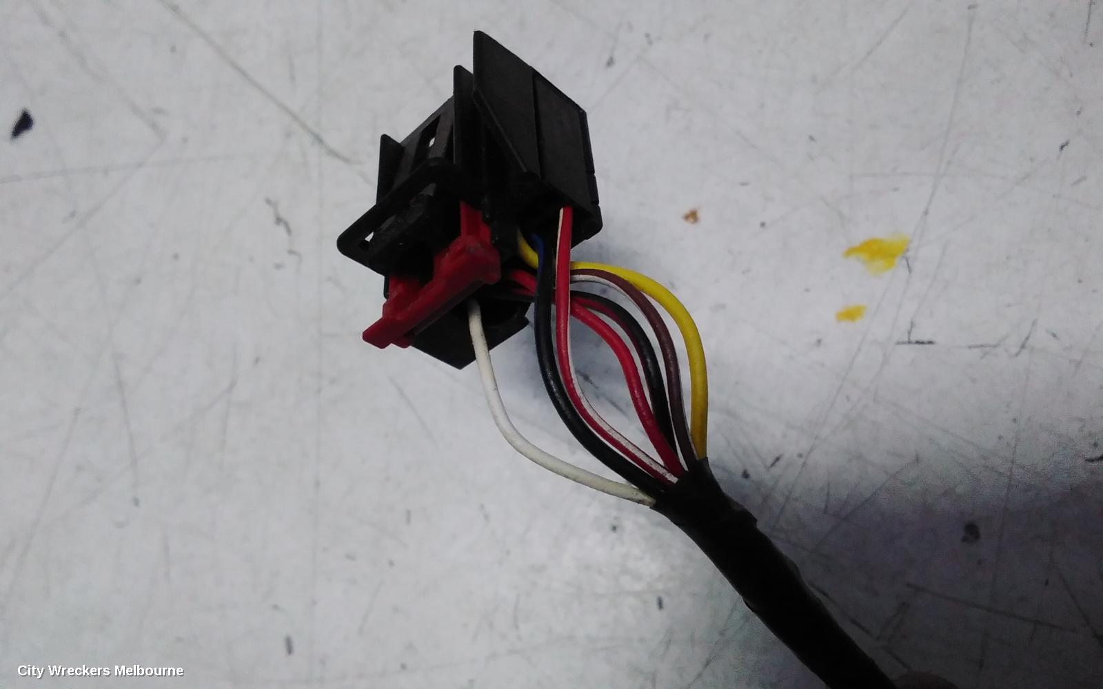 AUDI Q5 RIGHT DOOR MIRROR, 8R, MANUAL FOLD, NON LANE CHANGE ASSIST TYPE (6XC/7Y0 1PLUG, 7 WIRE), 03/2009 - 11/2014
