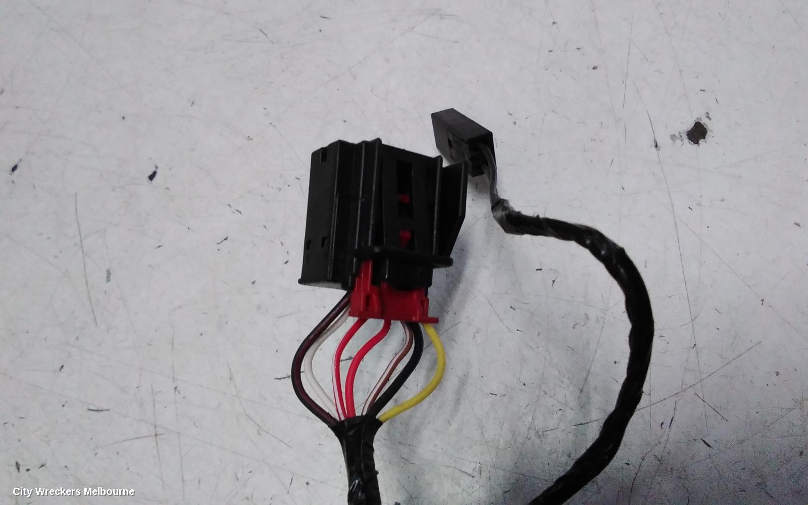 AUDI Q5 LEFT DOOR MIRROR, 8R, MANUAL FOLD, NON LANE CHANGE ASSIST TYPE (6XC/7Y0 1PLUG, 7 WIRE), 03/2009 - 11/2014