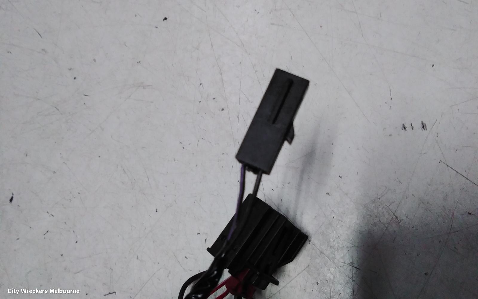 AUDI Q5 LEFT DOOR MIRROR, 8R, MANUAL FOLD, NON LANE CHANGE ASSIST TYPE (6XC/7Y0 1PLUG, 7 WIRE), 03/2009 - 11/2014