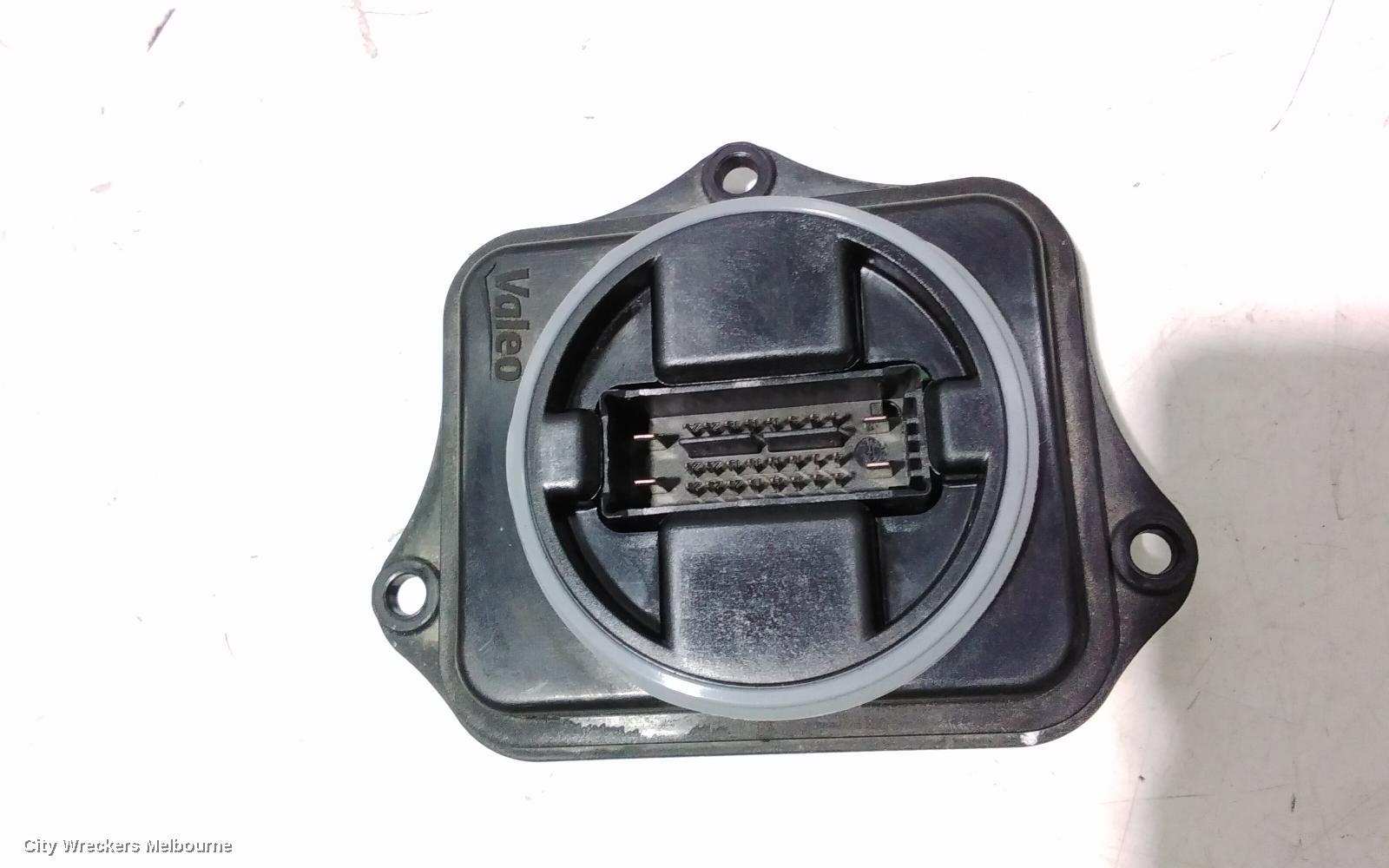 VOLKSWAGEN PASSAT RIGHT HEADLAMP, 3CC, SEDAN, XENON TYPE. 03/2012 - 12/2016