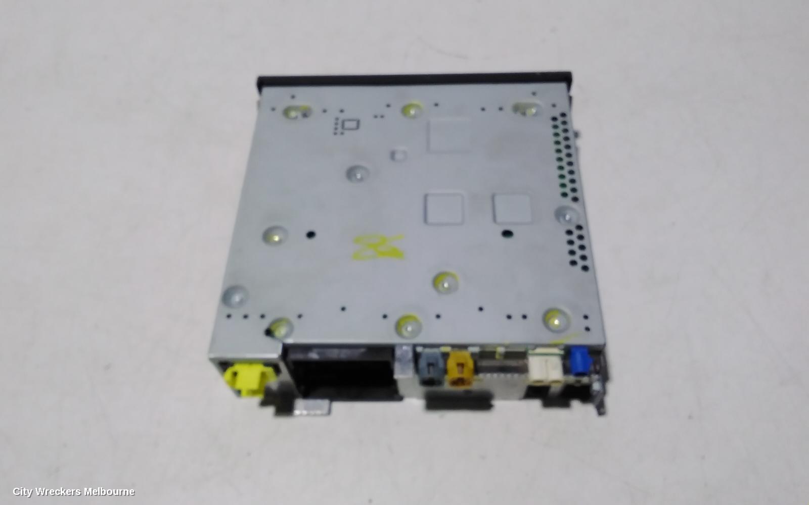 AUDI A3 RADIO/CD/DVD/SAT/TV, MULTIMEDIA 2X SD (IN GLOVEBOX), P/N 8V0035022A, 8V, 11/2015 - 10/2020