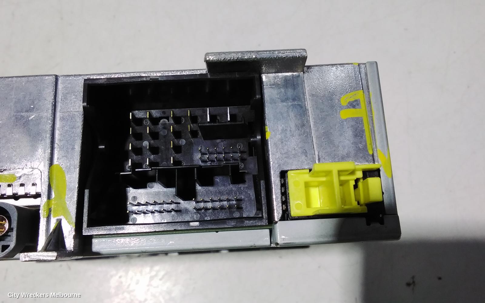 AUDI A3 RADIO/CD/DVD/SAT/TV, MULTIMEDIA 2X SD (IN GLOVEBOX), P/N 8V0035022A, 8V, 11/2015 - 10/2020
