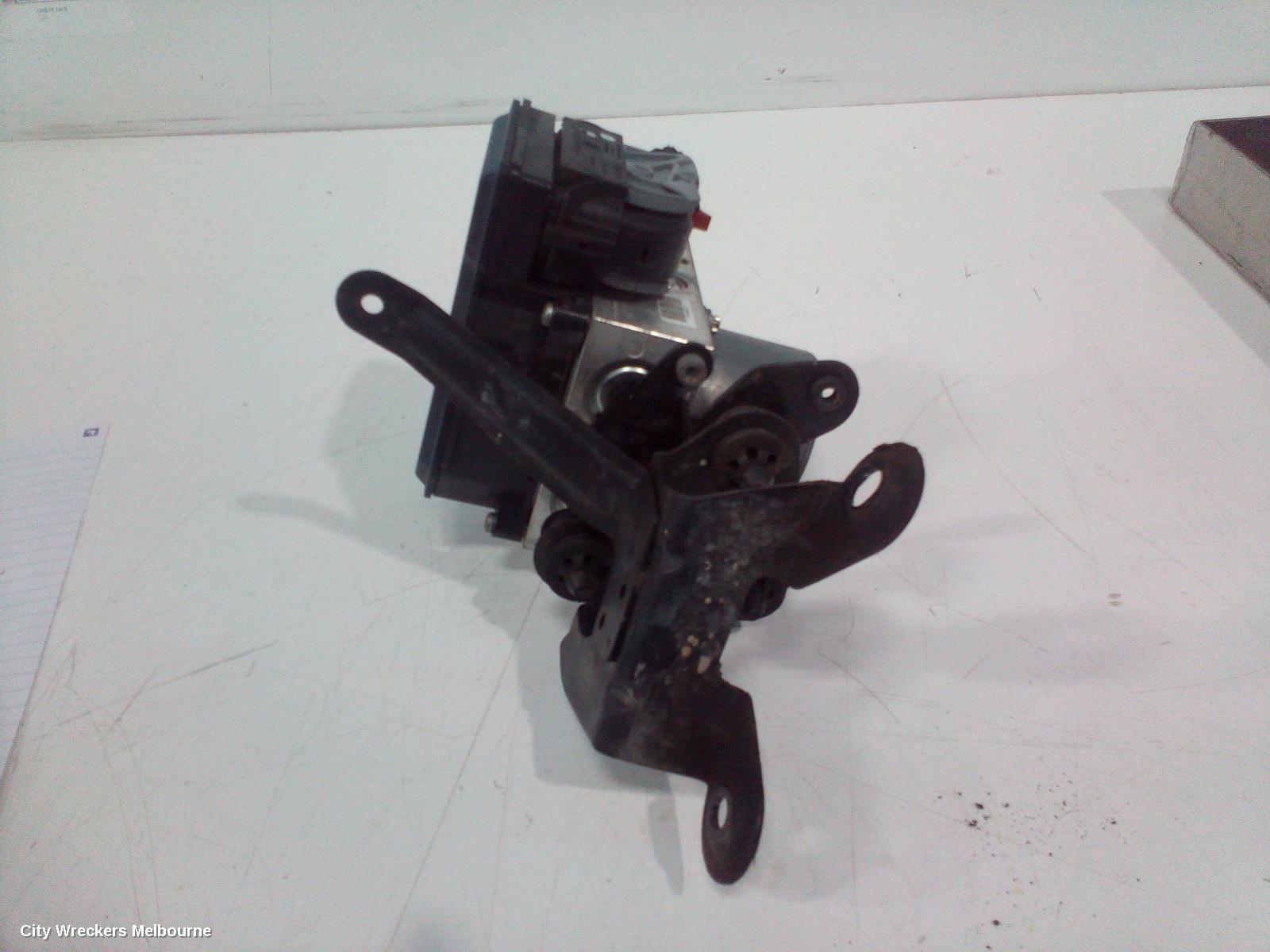 VOLKSWAGEN PASSAT ABS PUMP/MODULATOR, 3CC, ON MODULE P/N 3AA614109AF, 01/2009 - 06/2012