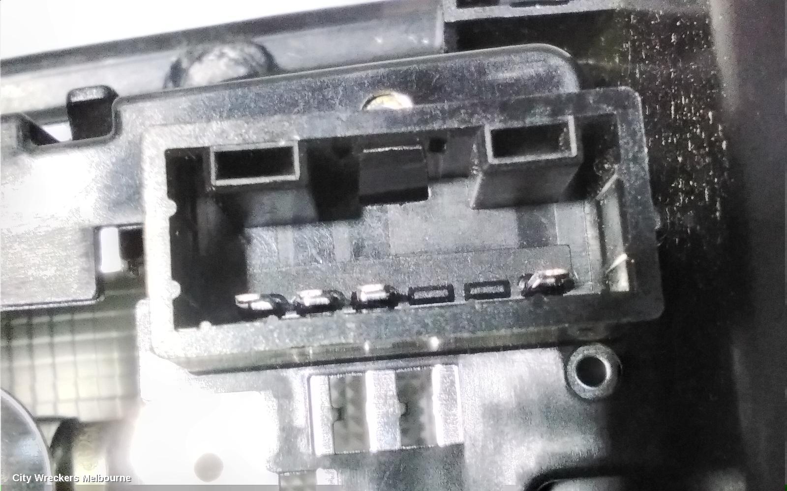 KIA SORENTO COURTESY LIGHT, UM, FRONT, NON SUNROOF CONTROLS TYPE, 03/2015 - 01/2020