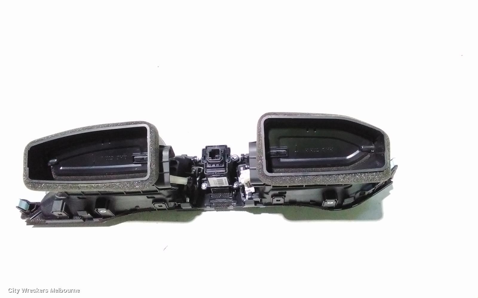 HYUNDAI I30, PD, HATCH, 03/2017 ONWARDS, CNTRE AIRVENT: 108456