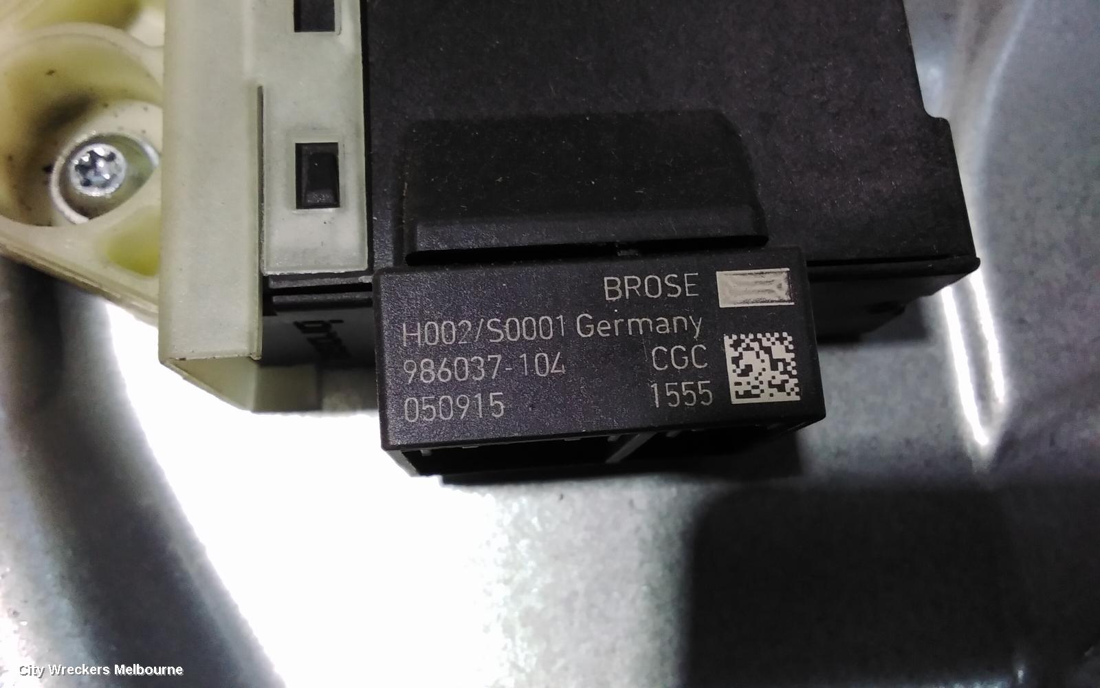 VOLKSWAGEN GOLF RIGHT REAR WND REG/MOTOR, 5DR HATCH 09/1998 - 04/2004