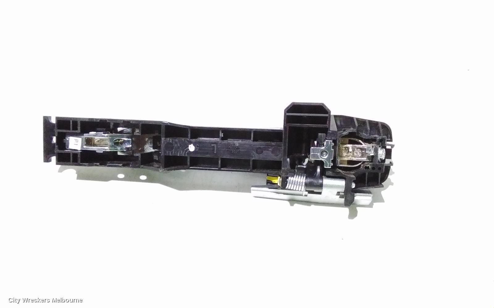 RENAULT KALEOS DOOR HANDLE, LH REAR, OUTER, W/ KEYLESS ENTRY TYPE, XZG, 05/2016 ONWARDS
