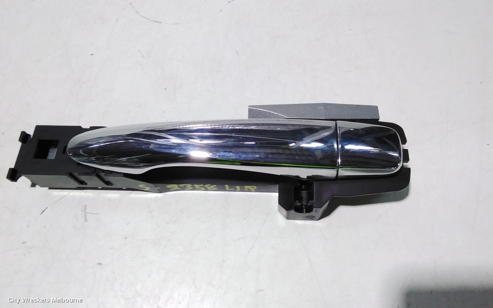 RENAULT KALEOS DOOR HANDLE, LH REAR, OUTER, W/ KEYLESS ENTRY TYPE, XZG, 05/2016 ONWARDS