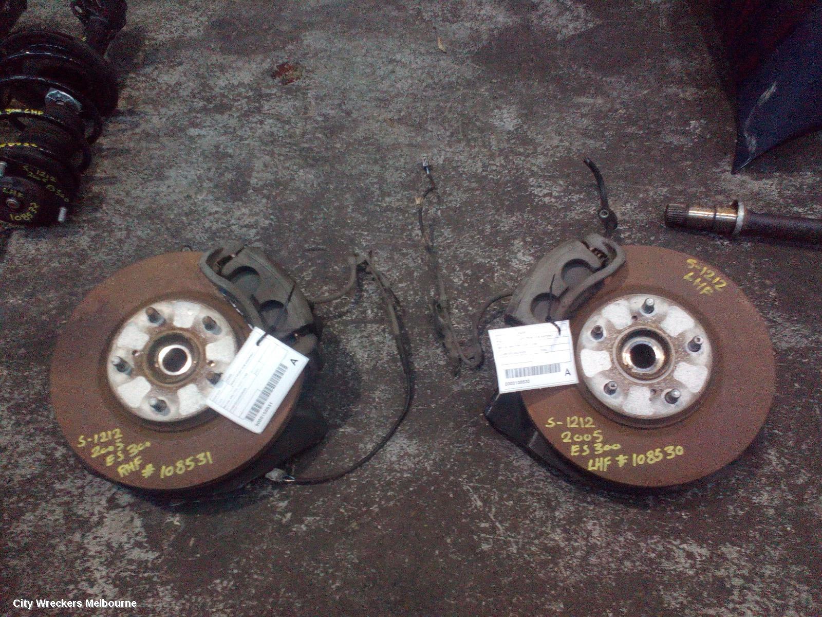 LEXUS ES300 (92-05) RIGHT FRONT HUB ASSEMBLY, MCV30, ABS TYPE, 10/2001 - 12/2005