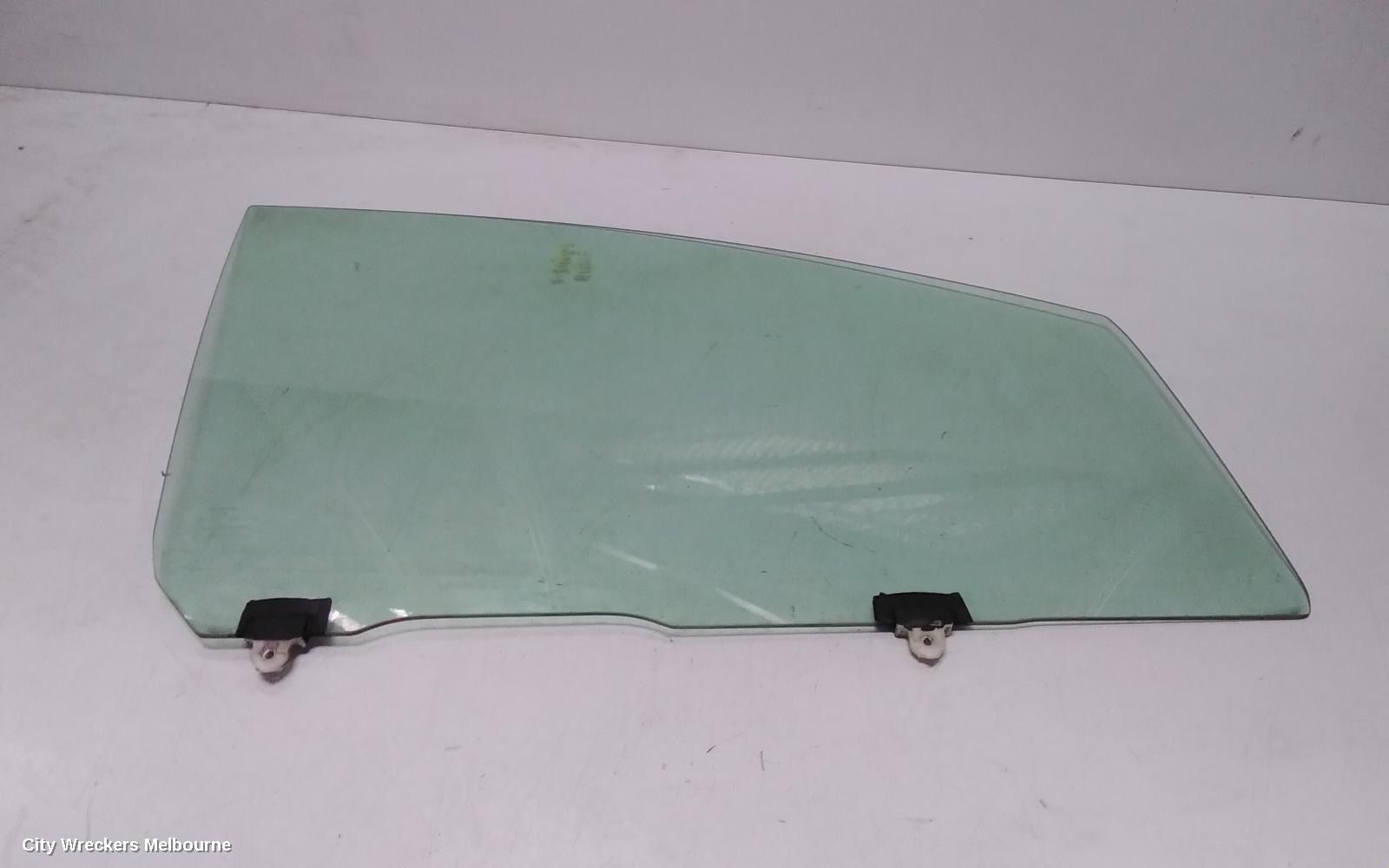 TOYOTA ESTIMA RIGHT FRONT DOOR WINDOW, XR30/XR40 00-06