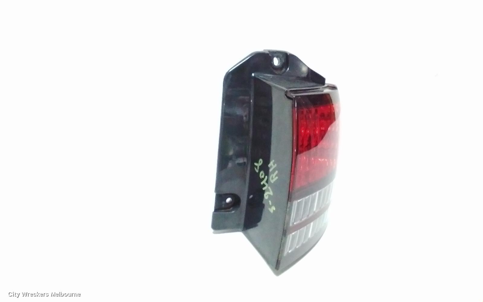 TOYOTA ESTIMA RIGHT TAILLIGHT, XR30/XR40, RED/CLEAR, LENS# 28-169, 03-06 (IMPORT)
