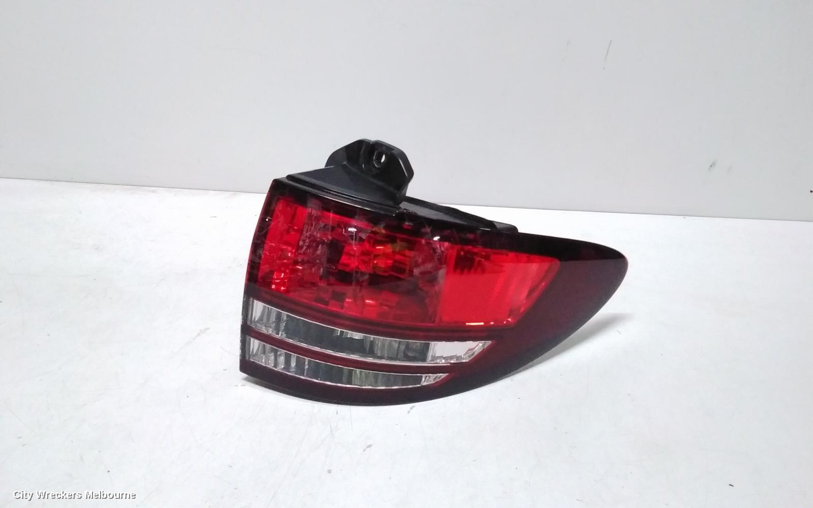 TOYOTA ESTIMA RIGHT TAILLIGHT, XR30/XR40, RED/CLEAR, LENS# 28-169, 03-06 (IMPORT)