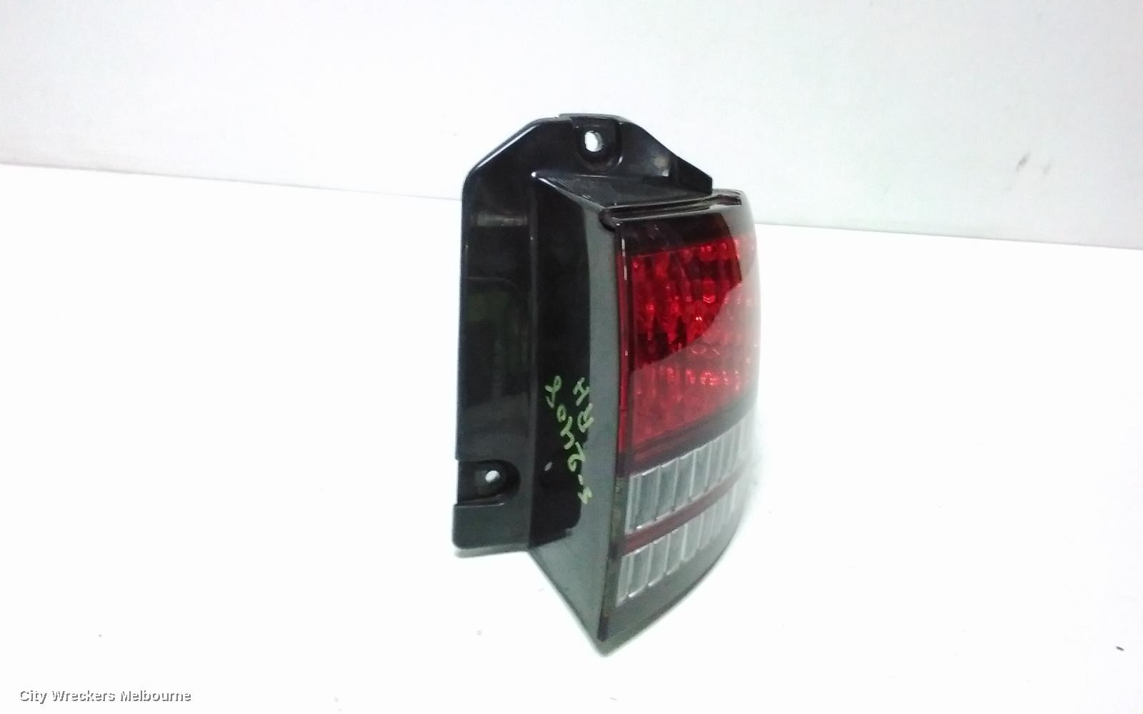 TOYOTA ESTIMA RIGHT TAILLIGHT, XR30/XR40, RED/CLEAR, LENS# 28-169, 03-06 (IMPORT)