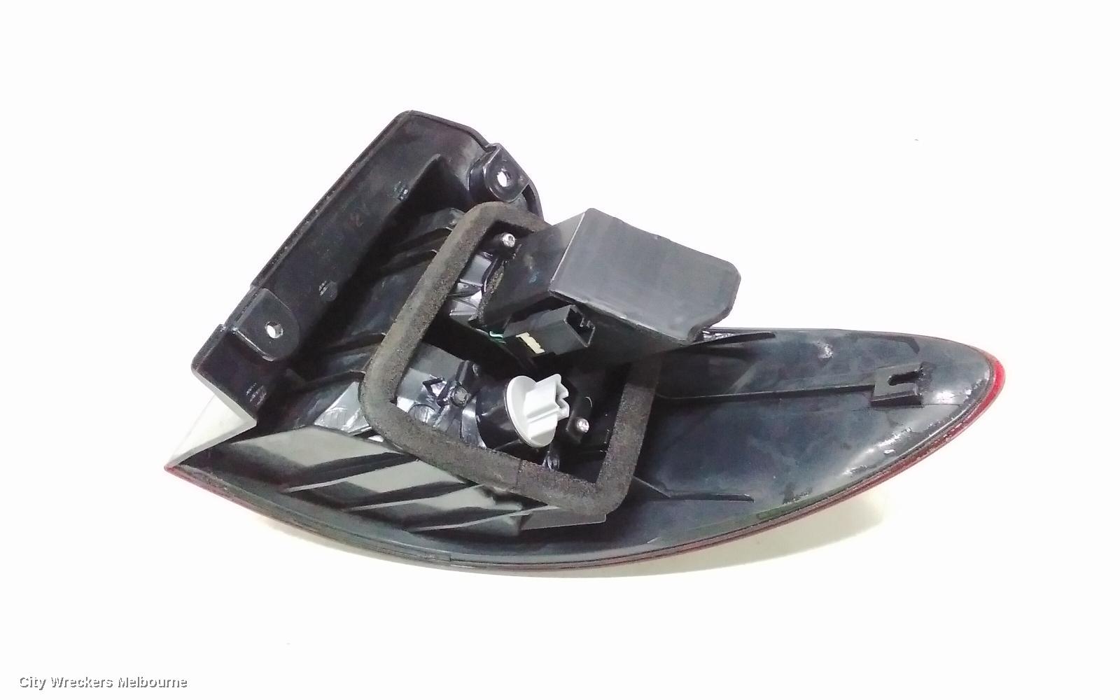 TOYOTA ESTIMA LEFT TAILLIGHT, XR30/XR40, RED/CLEAR, LENS# 28-169, 03-06 (IMPORT)