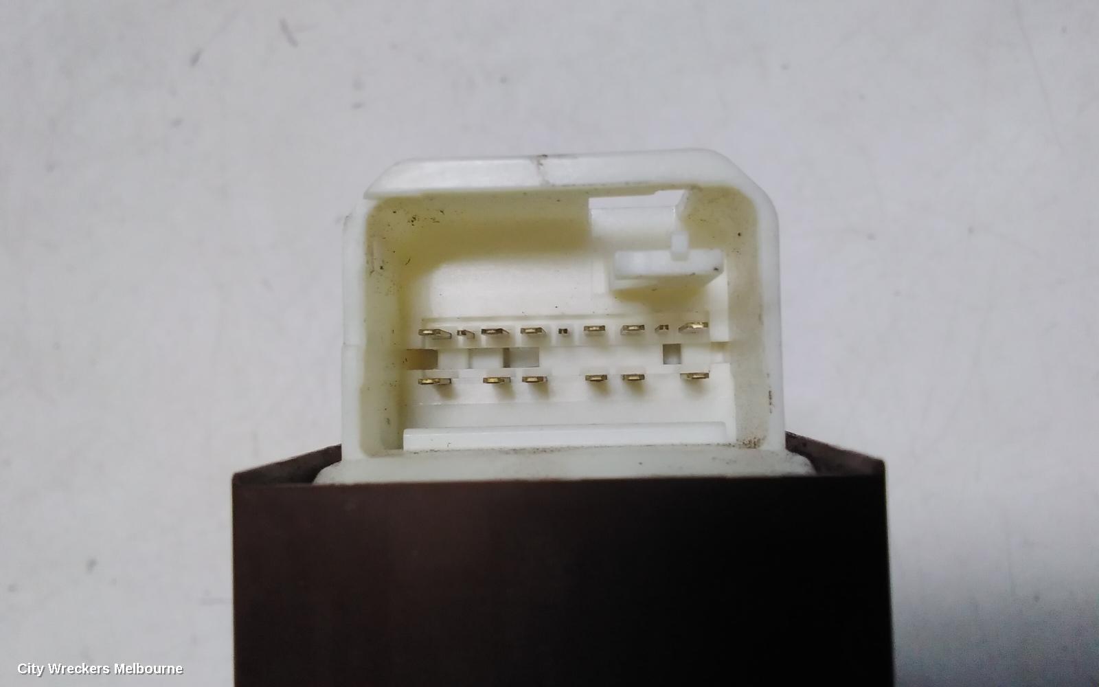 TOYOTA YARIS PWR DR WIND SWITCH, RH FRONT (MASTER SWITCH), 4 SWITCH TYPE, 5DR HATCH/SEDAN, NCP9#, 10/2005 ONWARDS