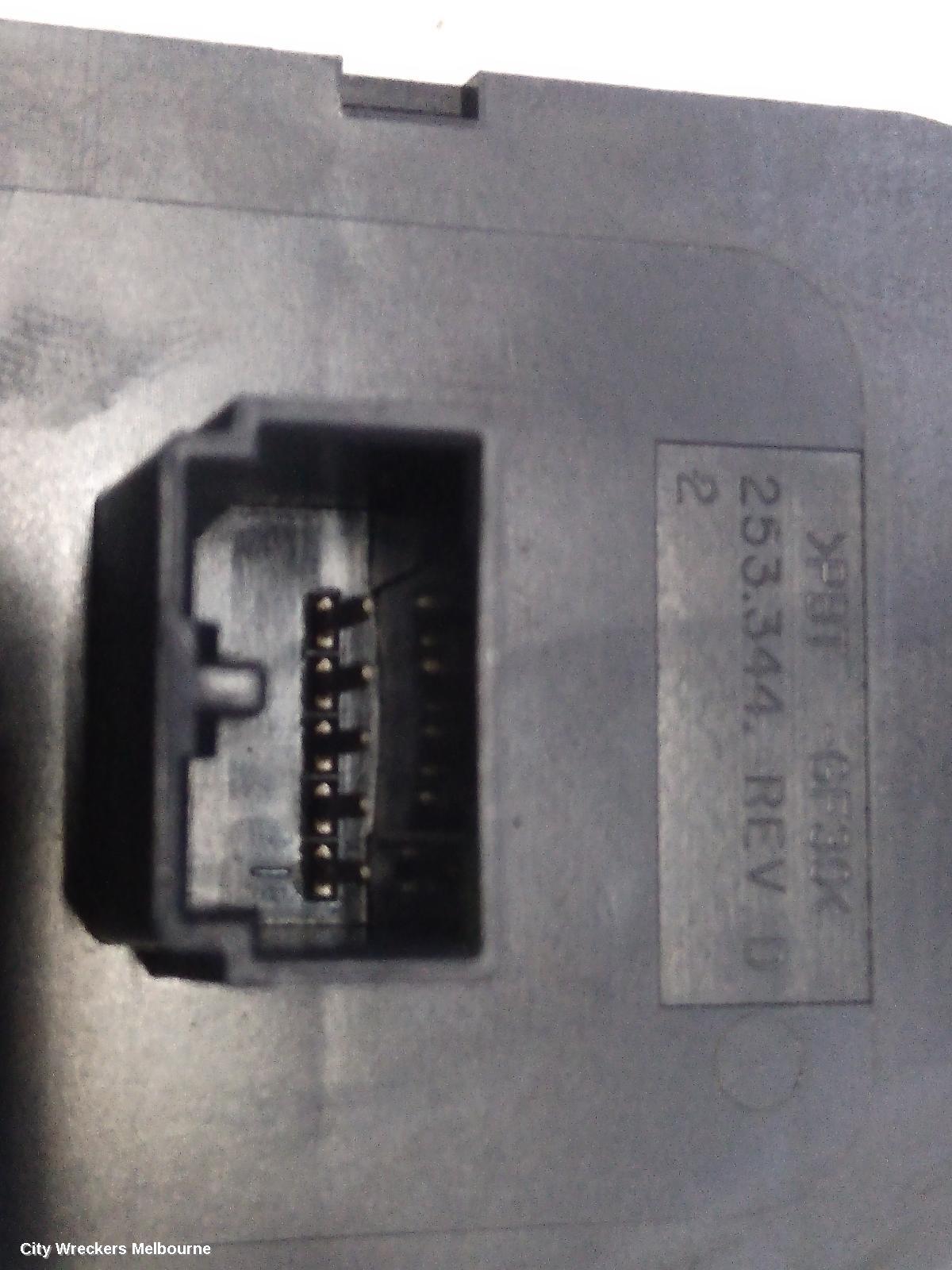 CHRYSLER 300C PWR DR WIND SWITCH, RH FRONT (MASTER SWITCH), NON ILLUMINATION, LH & RH FRONT AUTO WINDOWS, P/N 04602781AA, 11/2005 - 12/2011