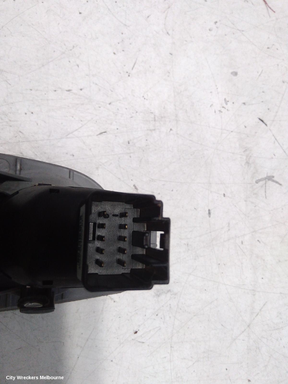 CHRYSLER 300C PWR DR WIND SWITCH, RH FRONT (MASTER SWITCH), NON ILLUMINATION, LH & RH FRONT AUTO WINDOWS, P/N 04602781AA, 11/2005 - 12/2011