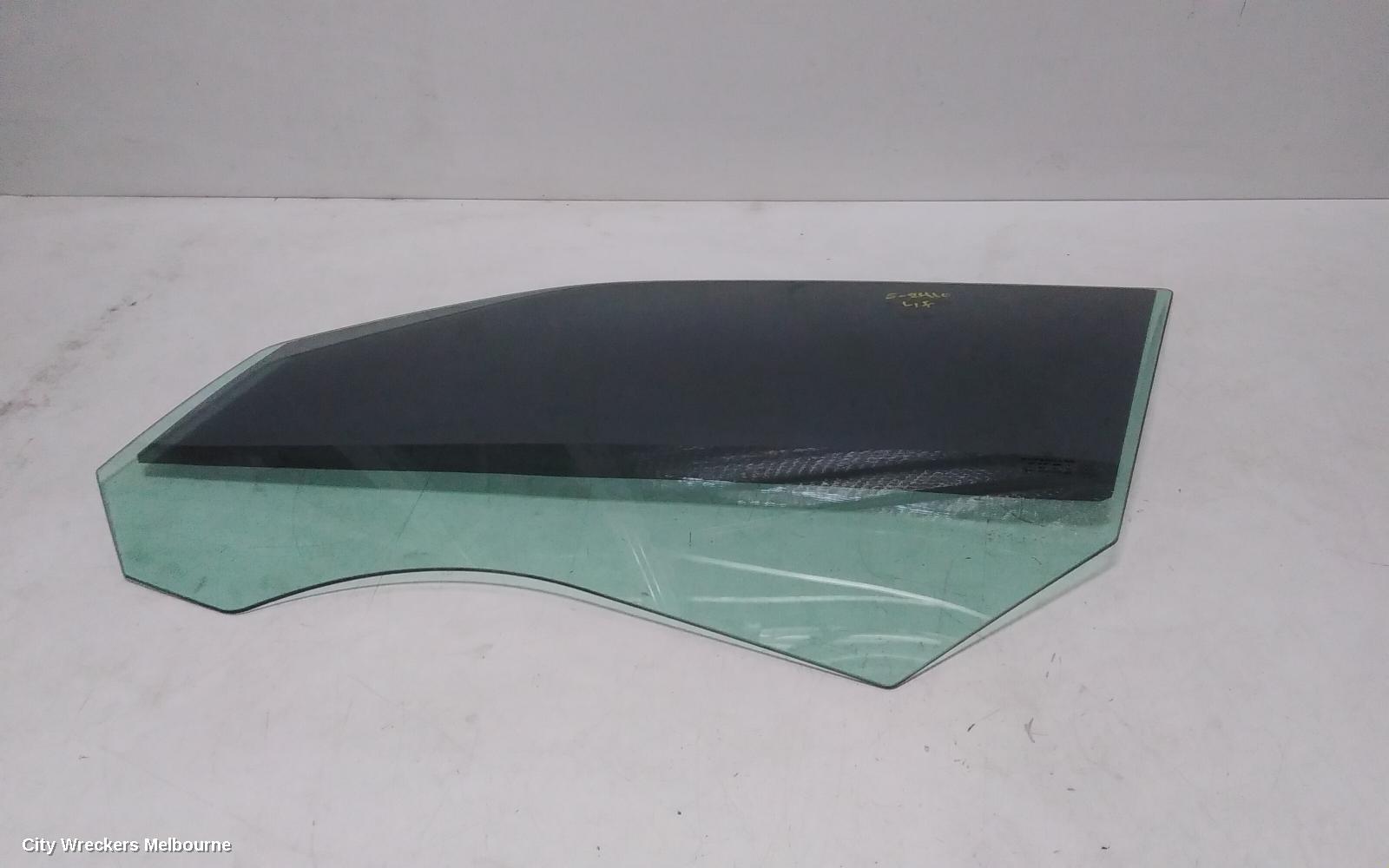 CHRYSLER 300C LEFT FRONT DOOR WINDOW, 11/2005 - 12/2011