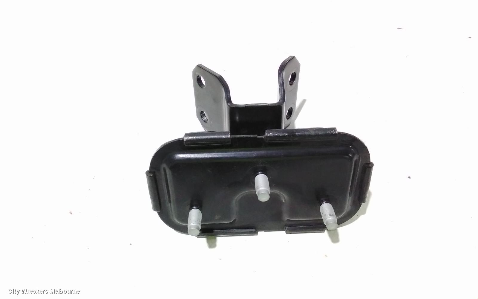 TOYOTA HIACE MOUNT, 300 SERIES, 02/2019 ONWARDS
